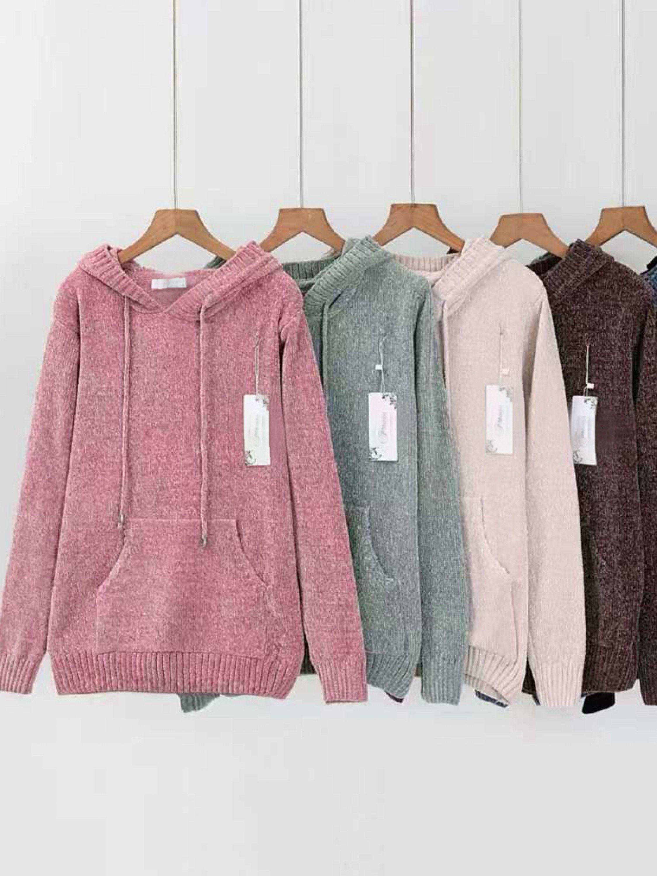 Blusa de chenile com capuz e bolso importado pedro ji