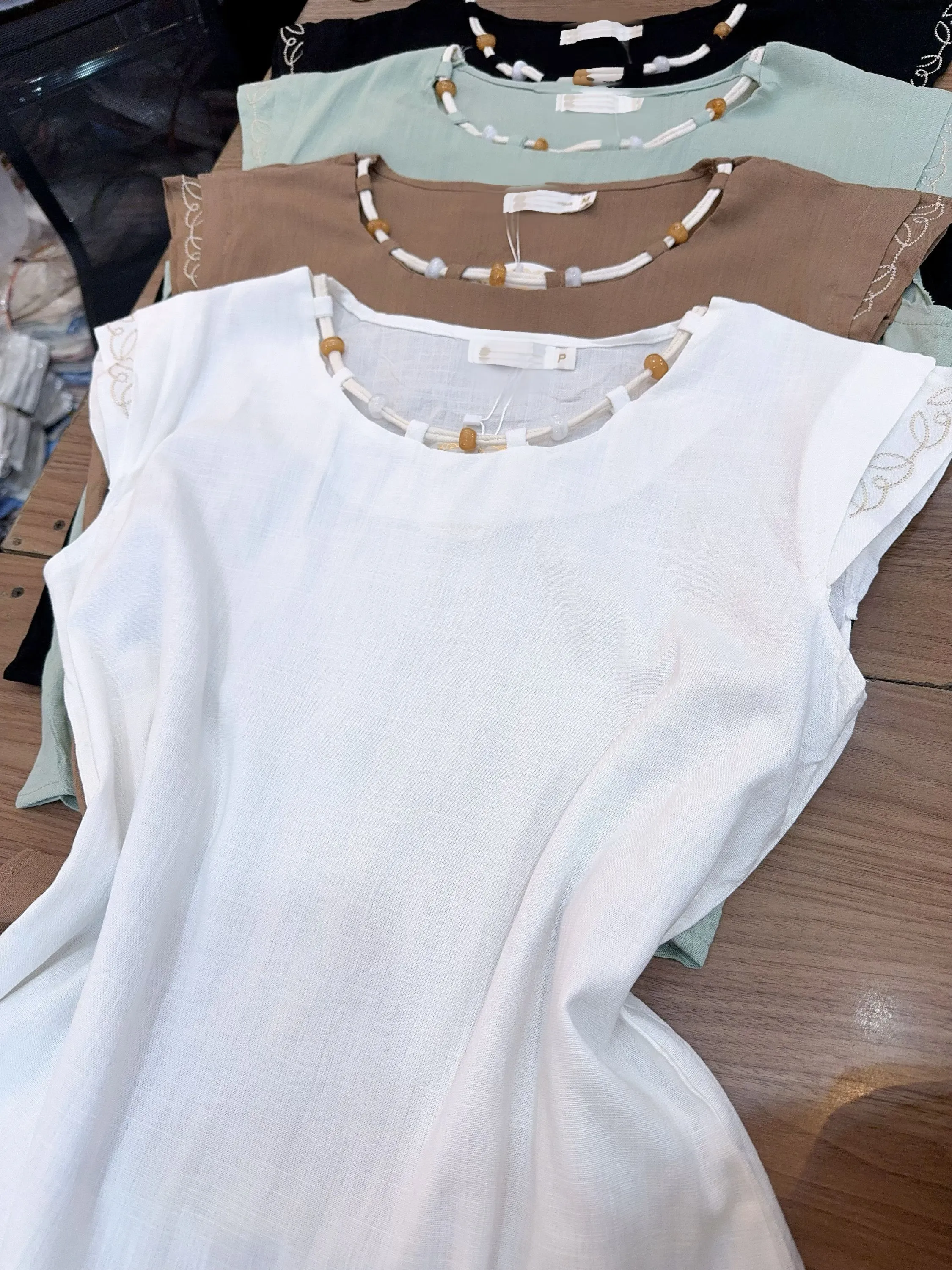 Blusa de visco lycra com bordado importado pedro ji