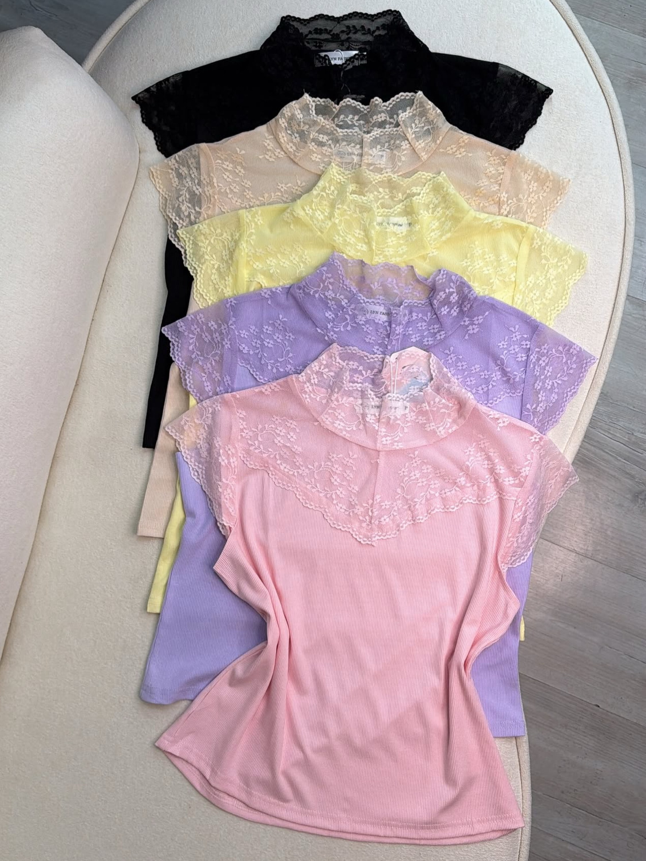 Blusa de canelado com renda importado Pedro ji