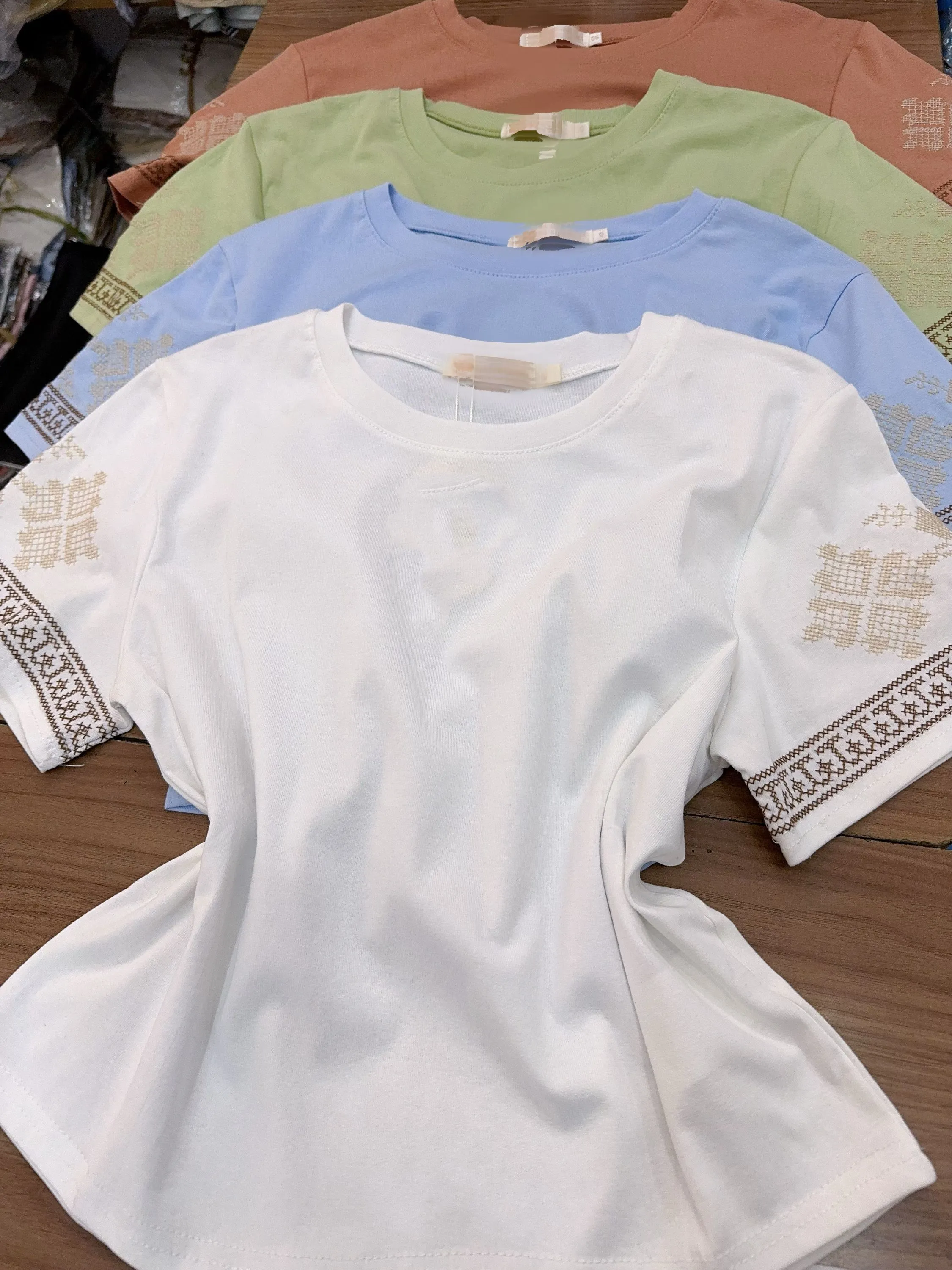 Blusa de cropped algodão com bordado importado pedro ji