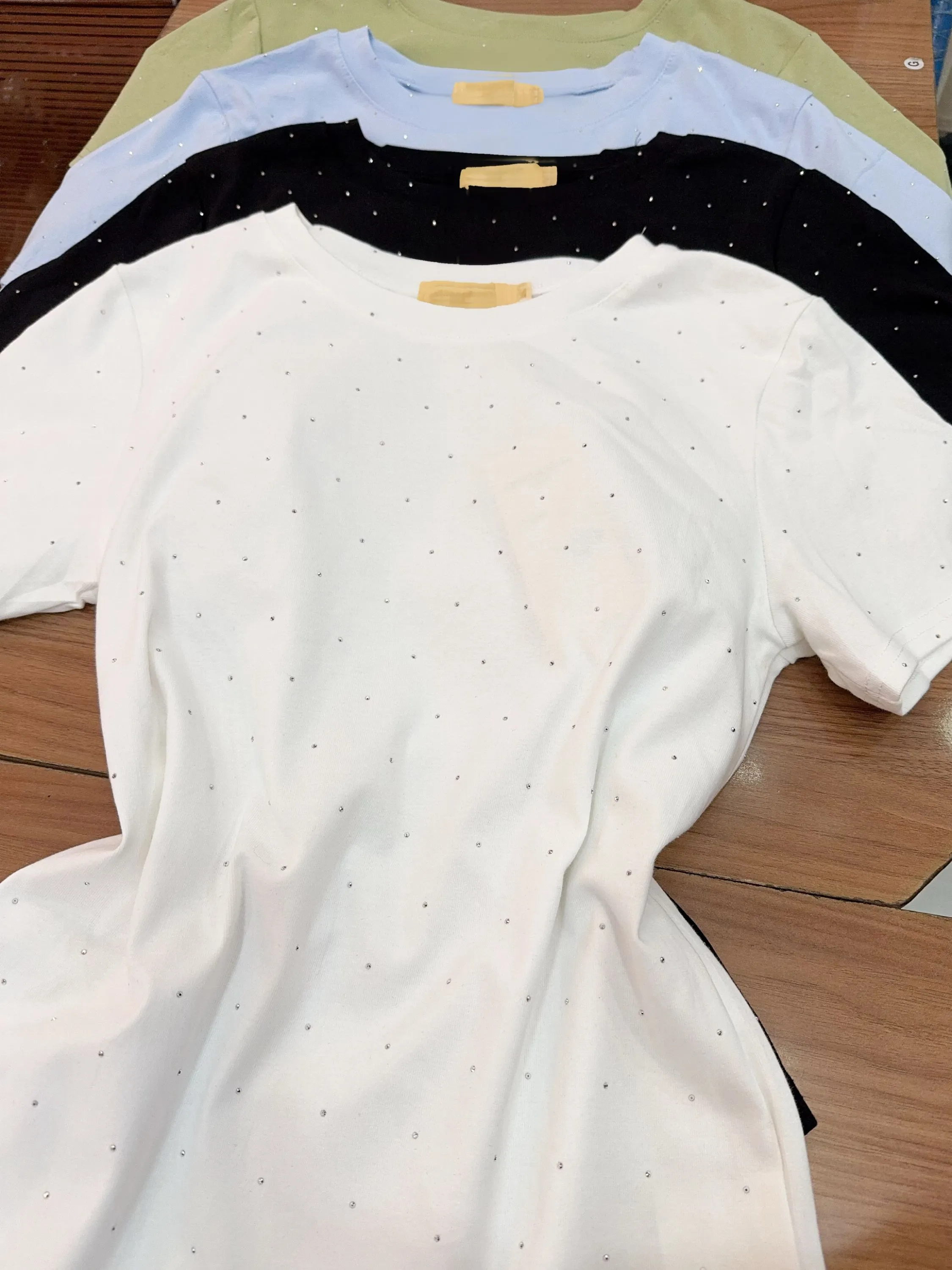 Blusa de algodão com pedrinha importado pedro ji