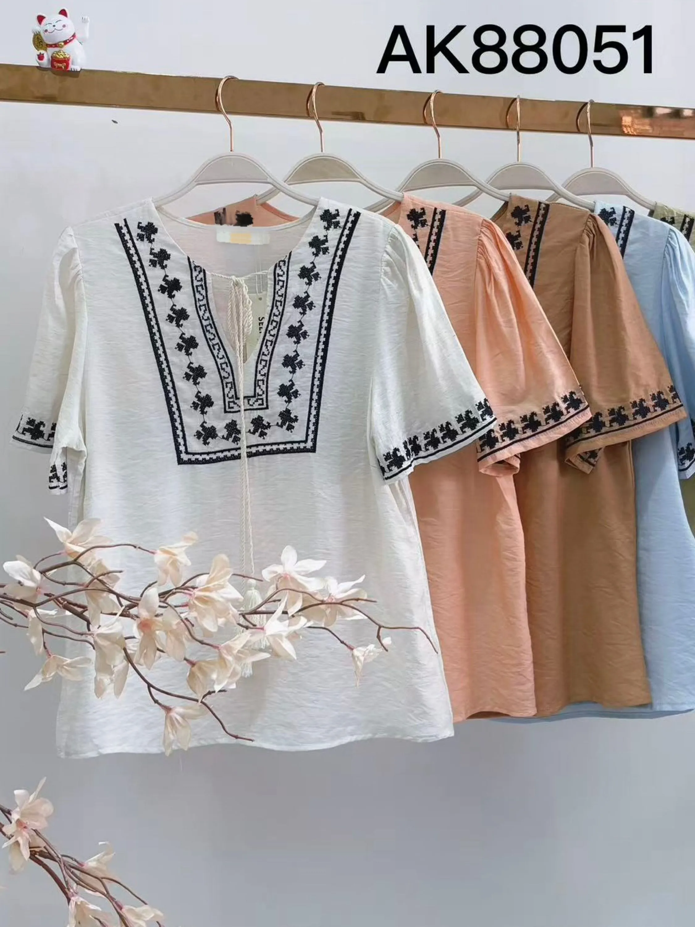 Blusa frente com amarrar e bordado importado pedro ji