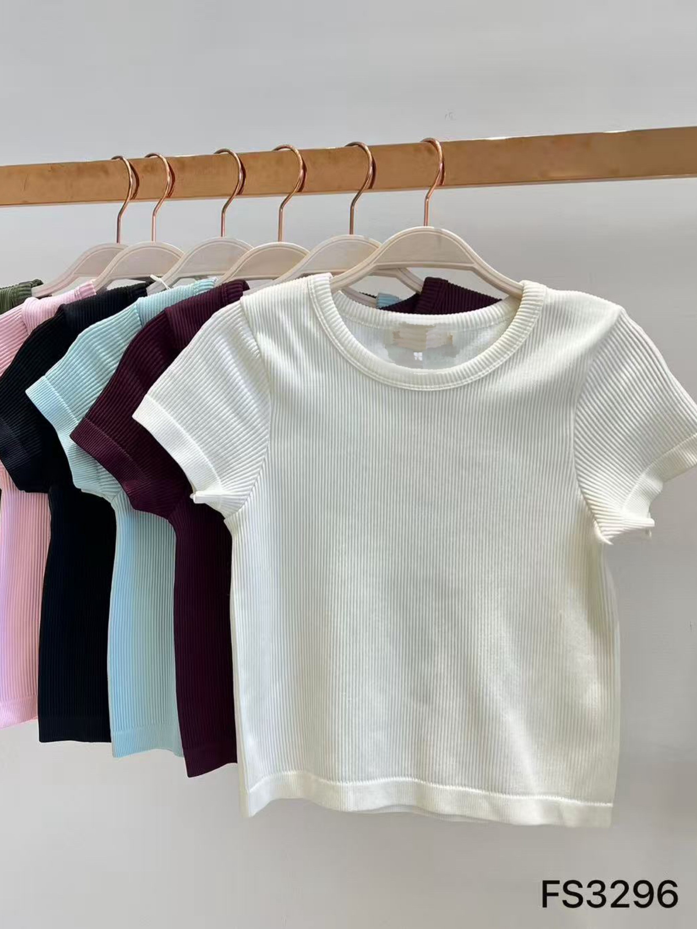 Blusa de cropped canelado importado pedro ji