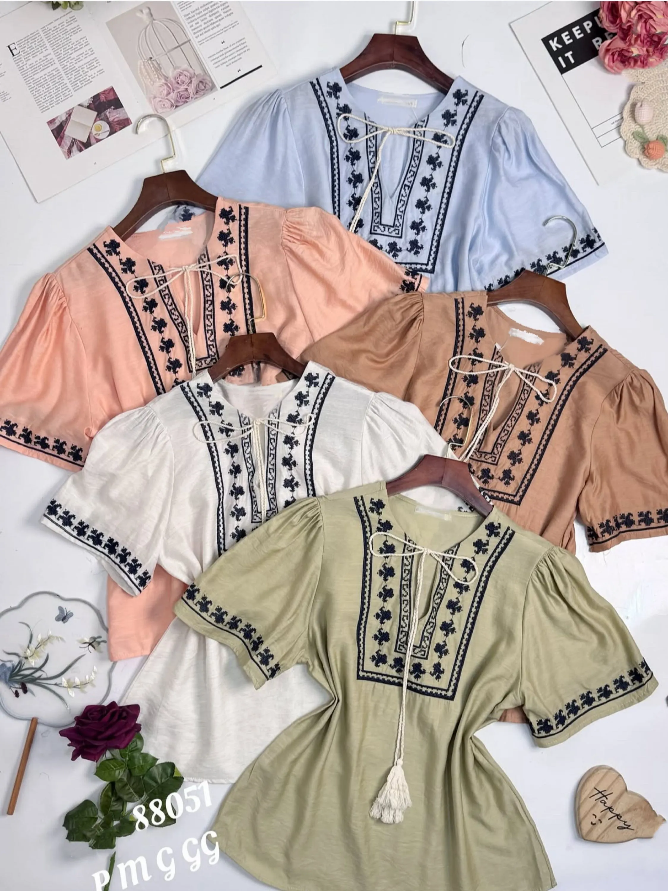 Blusa frente com amarrar e bordado importado pedro ji