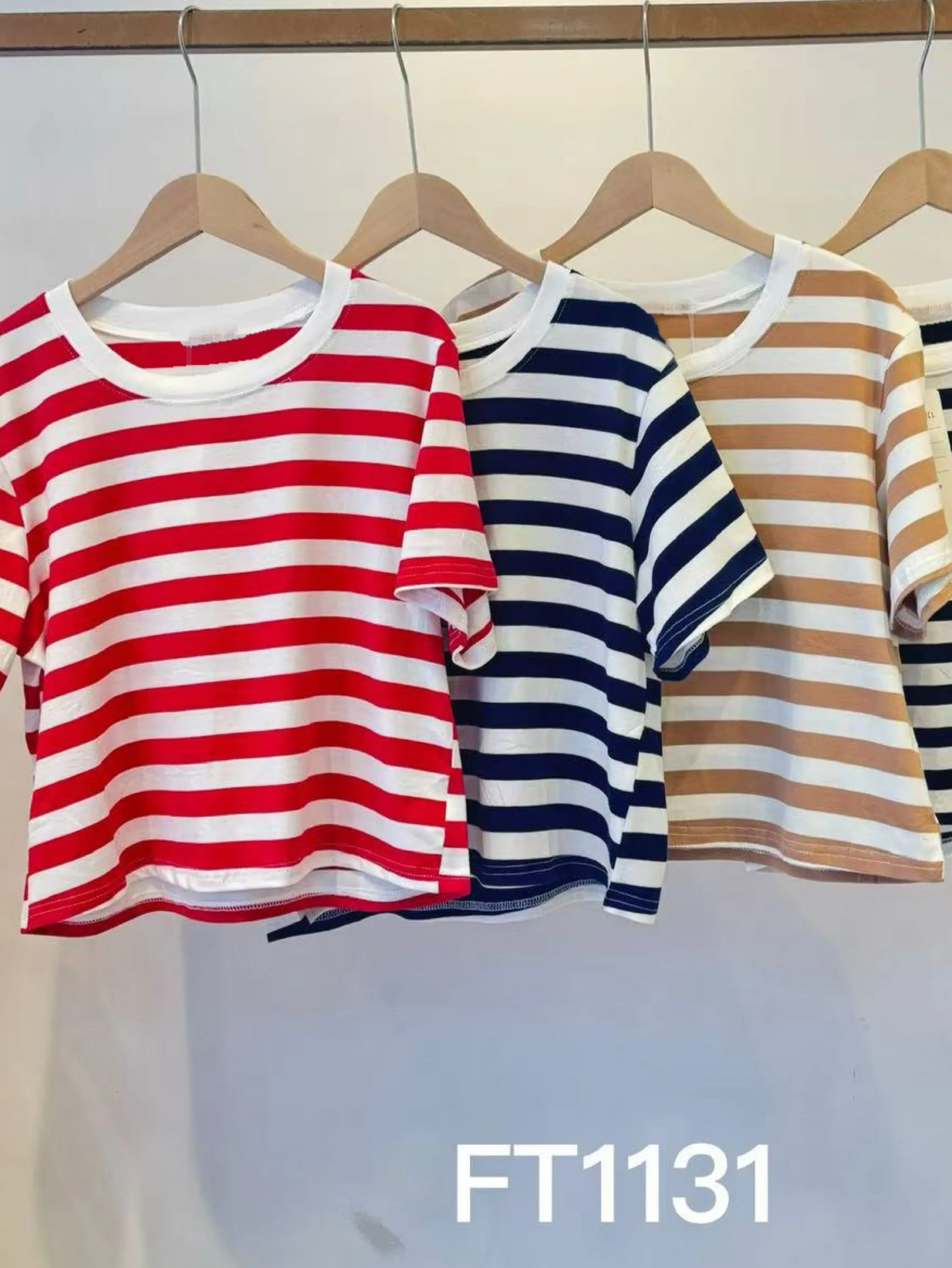 Blusa de cropped algodão listrado importado pedro ji