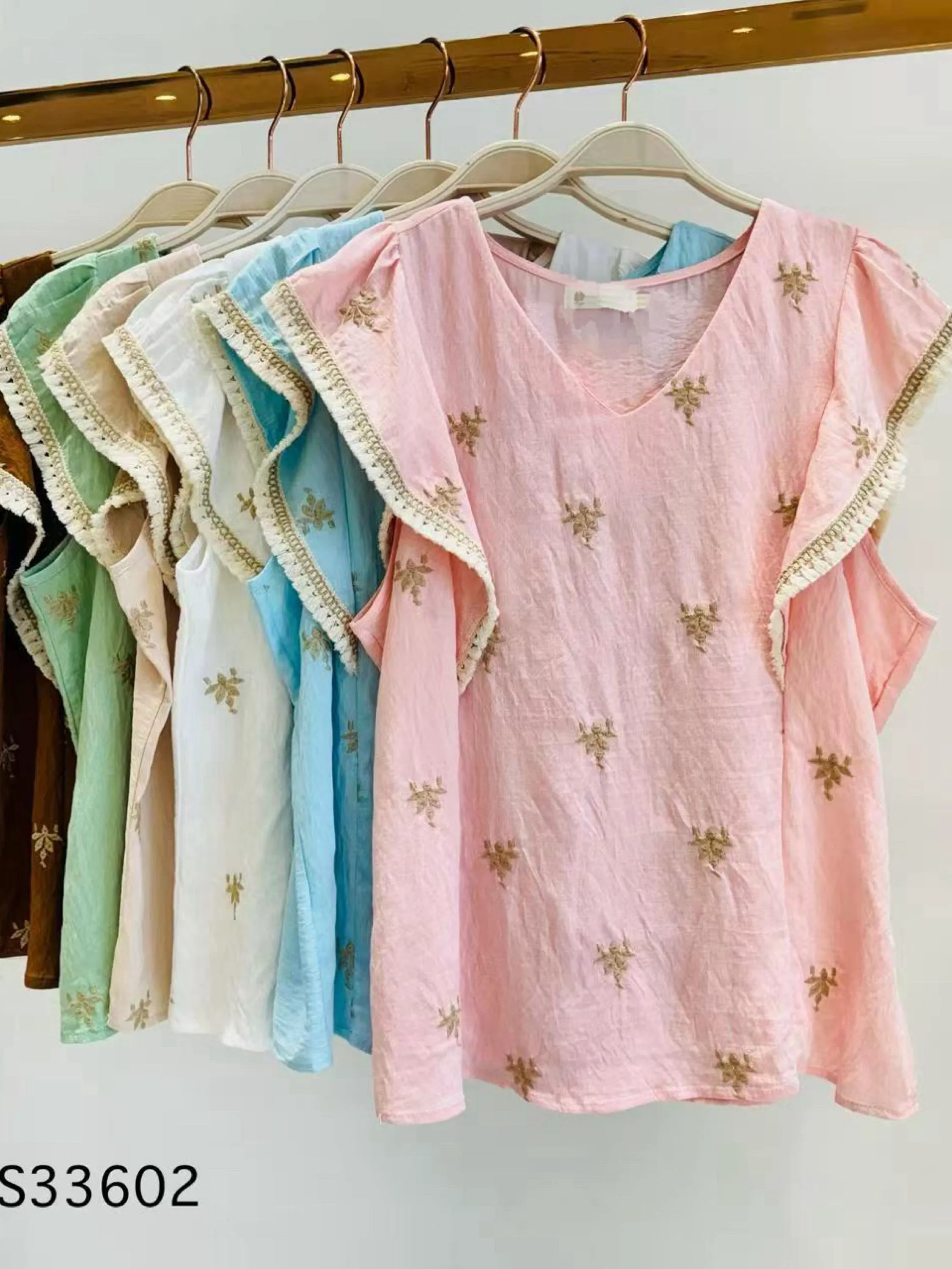 Blusa de gola V com bordado importado pedro ji