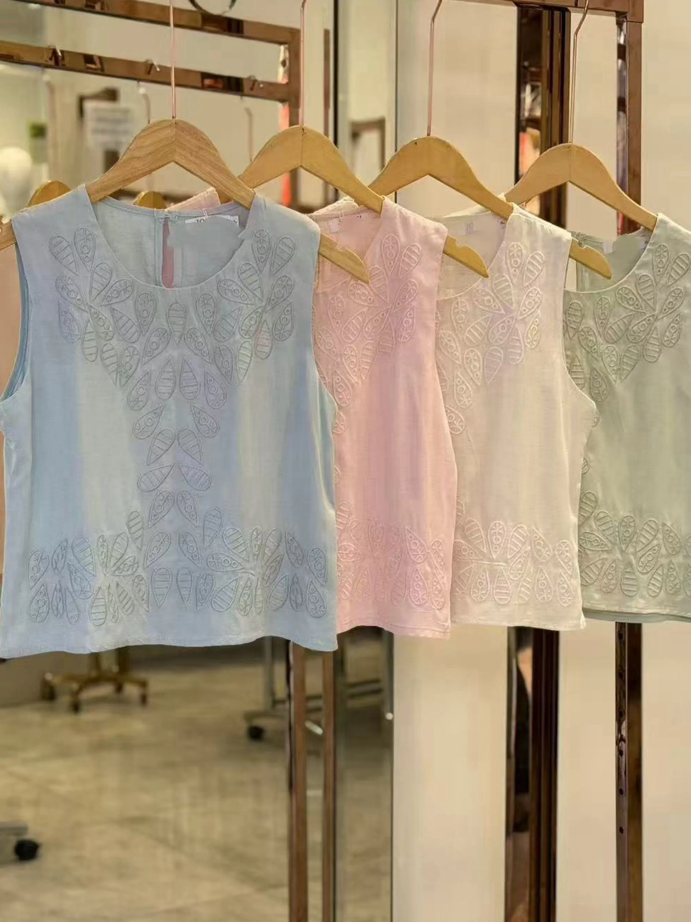 Blusa de cropped com bordado importado pedro ji