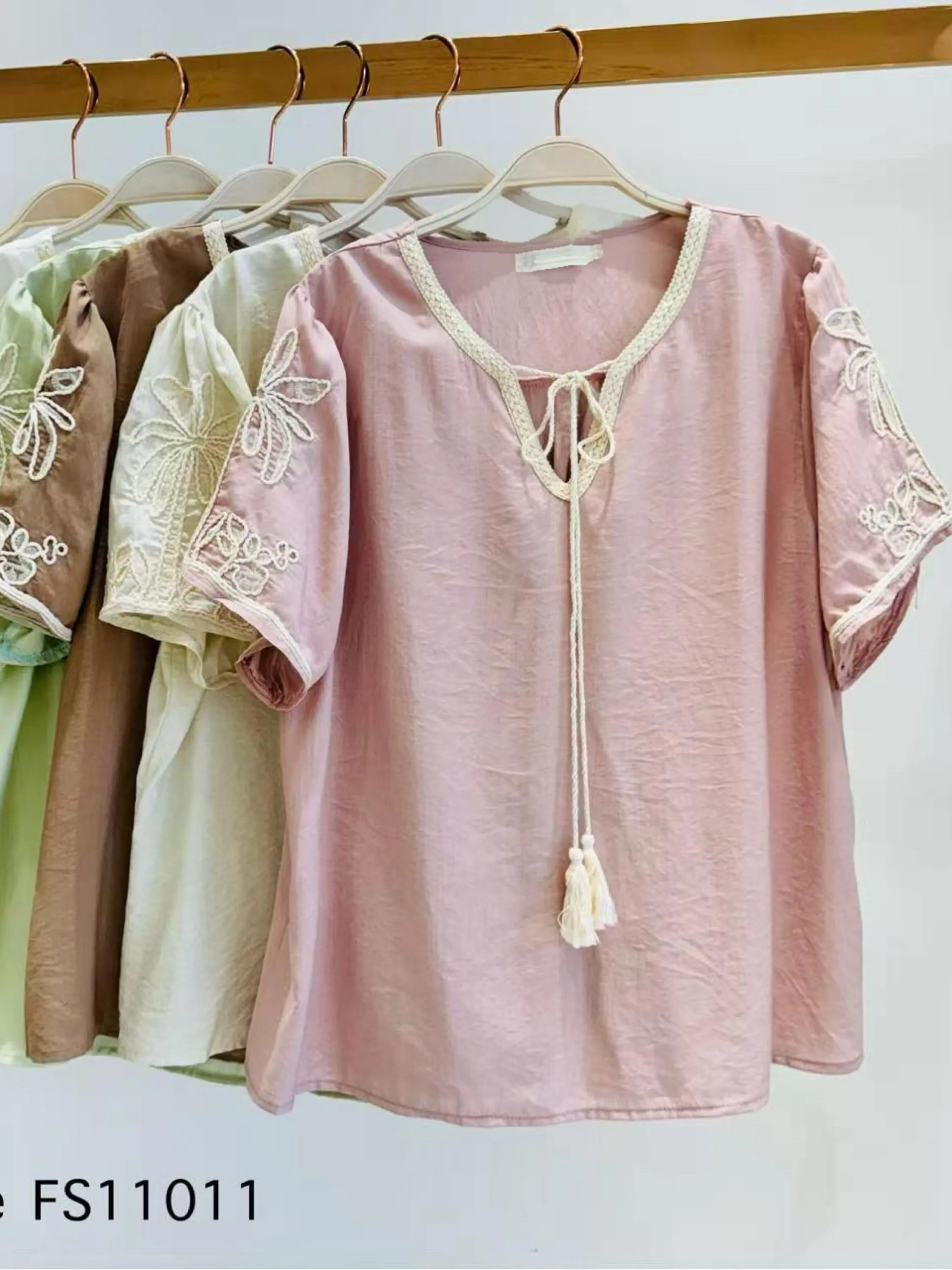 Blusa frete com amarrar e bordado (plus ) importado pedro ji