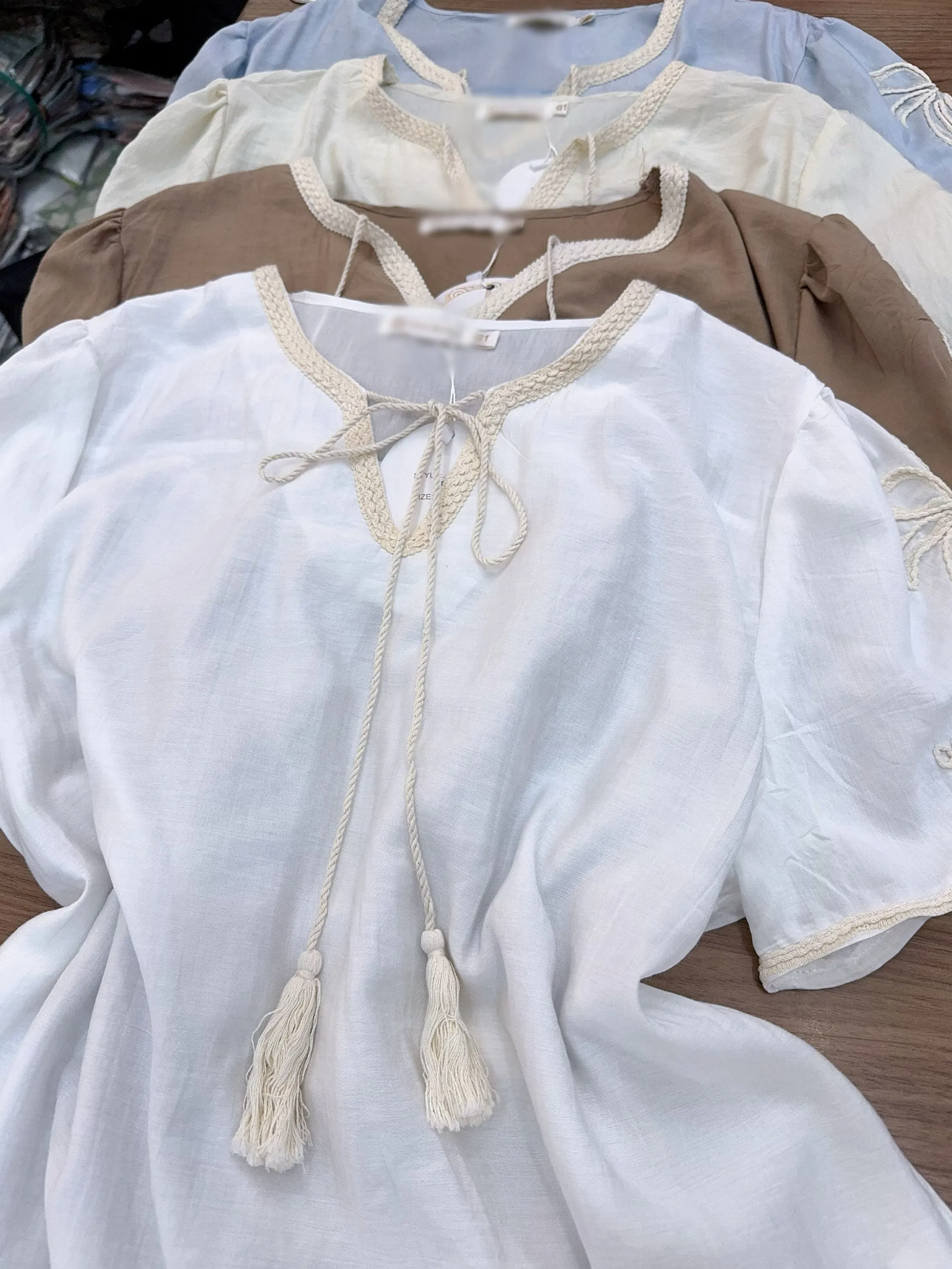 Blusa frete com amarrar e bordado (plus ) importado pedro ji