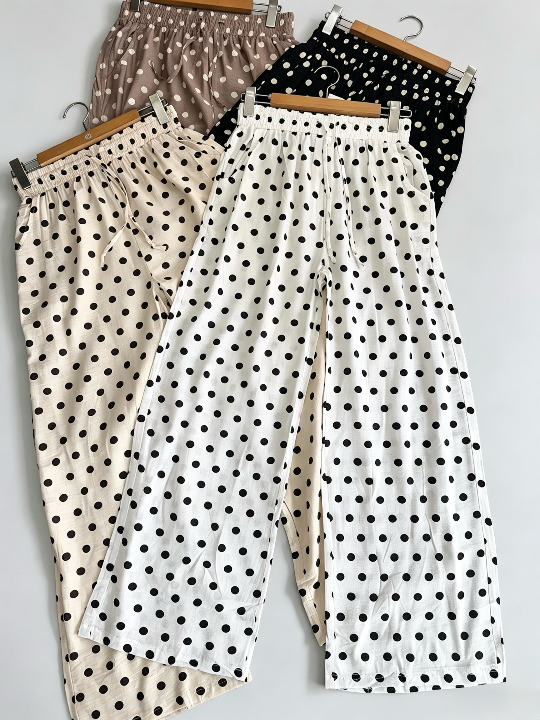 Calça de pantalona bolinha importado Pedro ji
