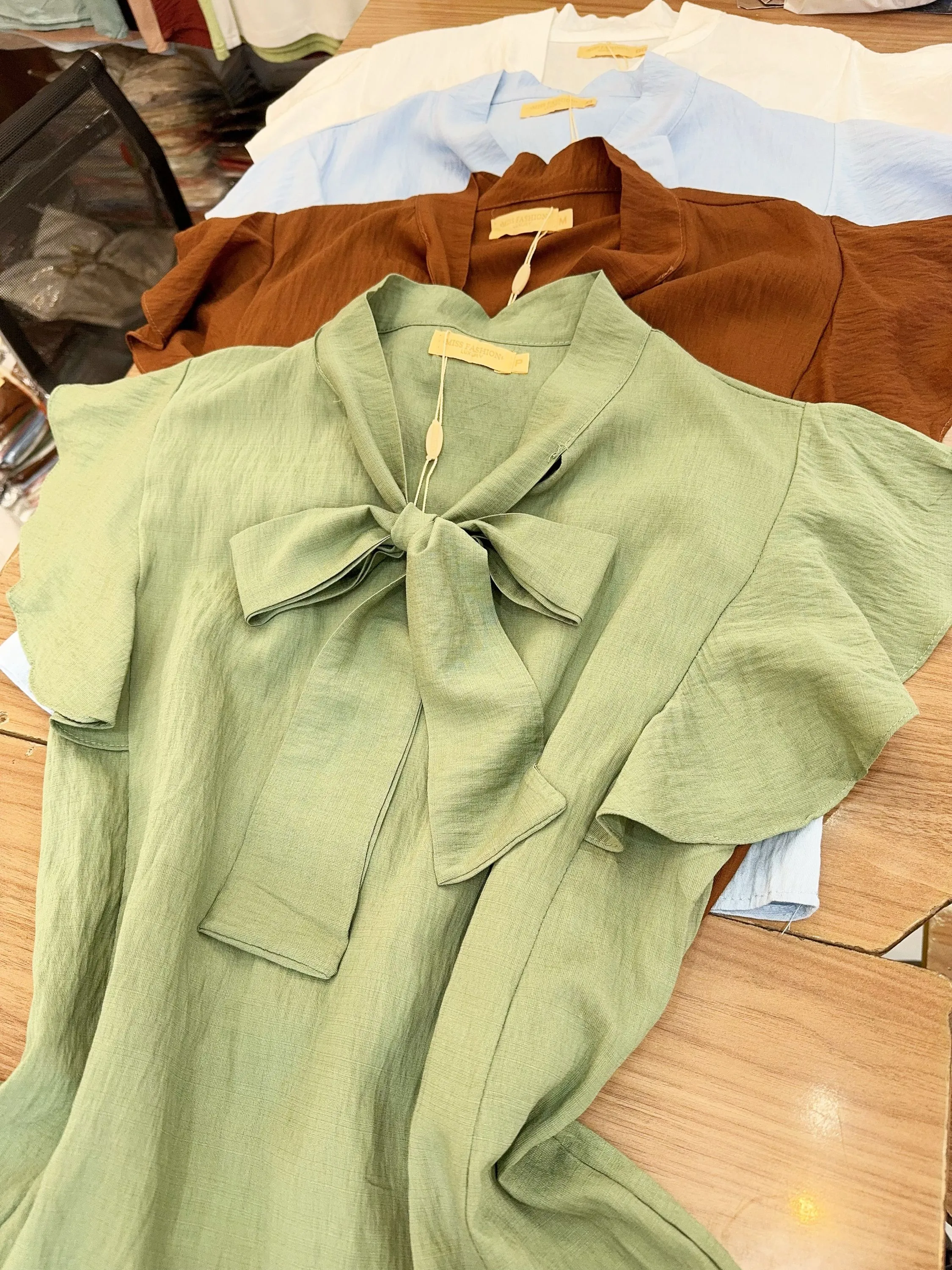 Blusa frete com amarrar importado pedro ji