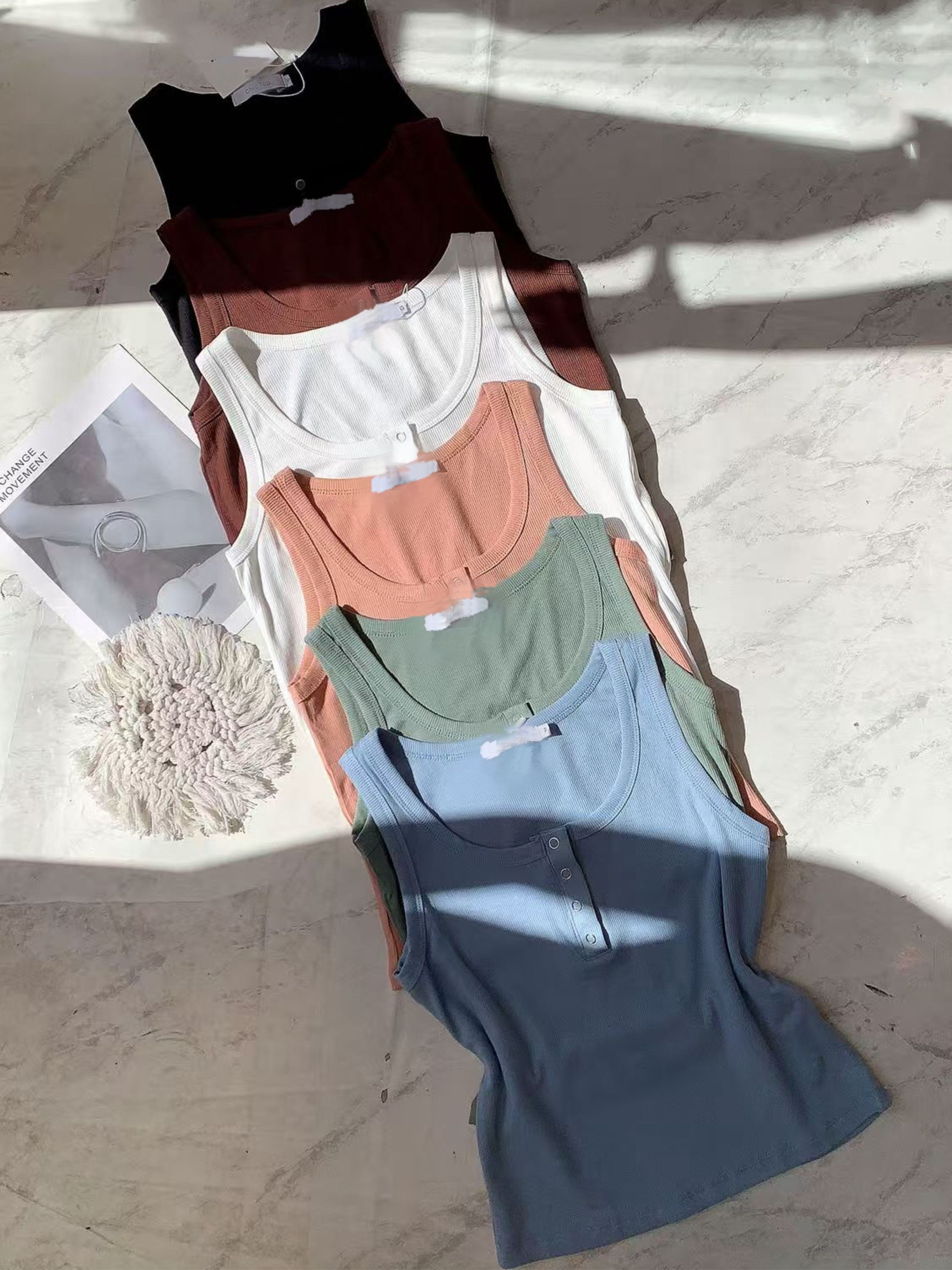 Regata de cropped canelada com botão importado pedro ji