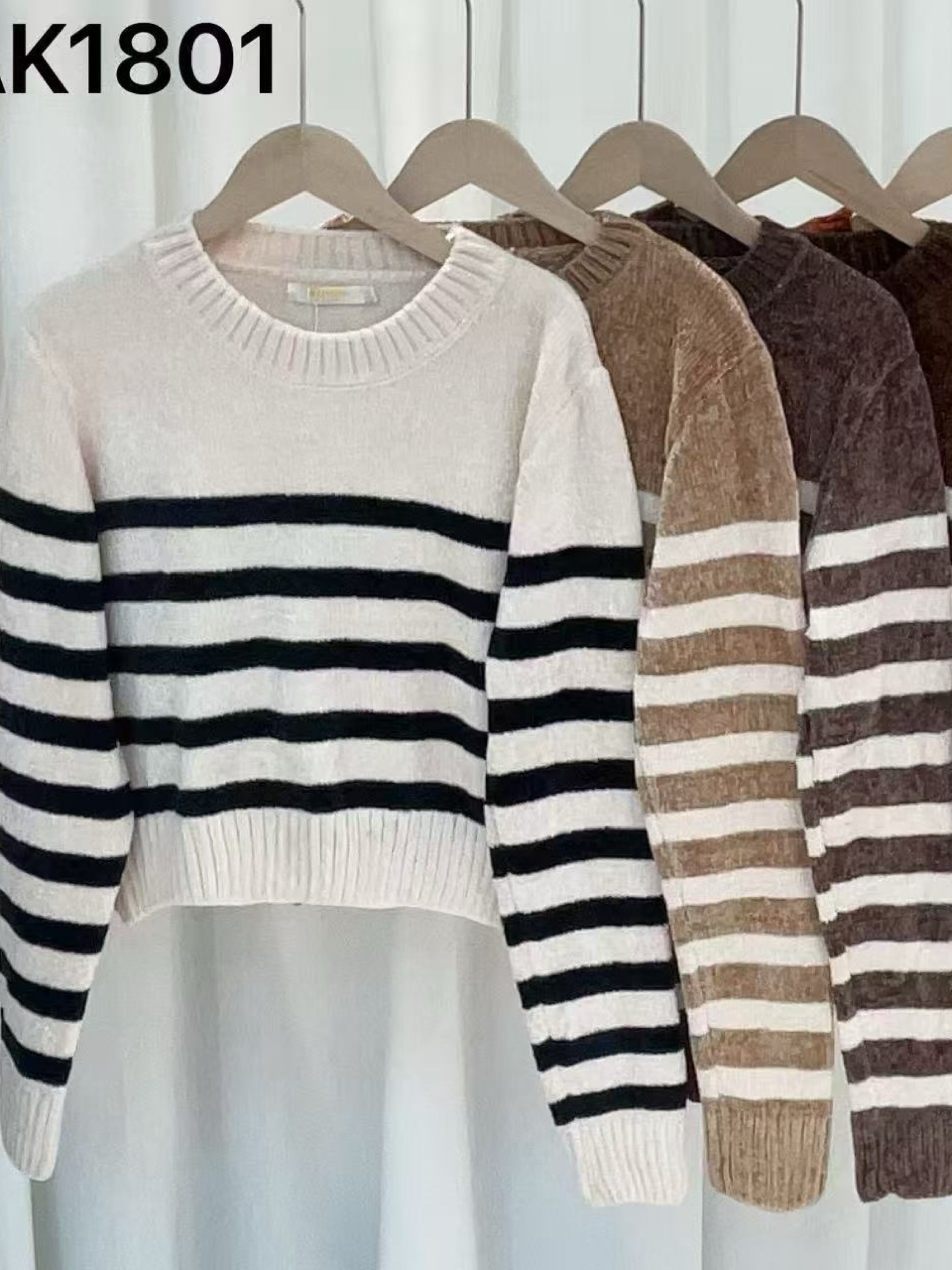 Blusa de cropped chenile listrada importado pedro ji