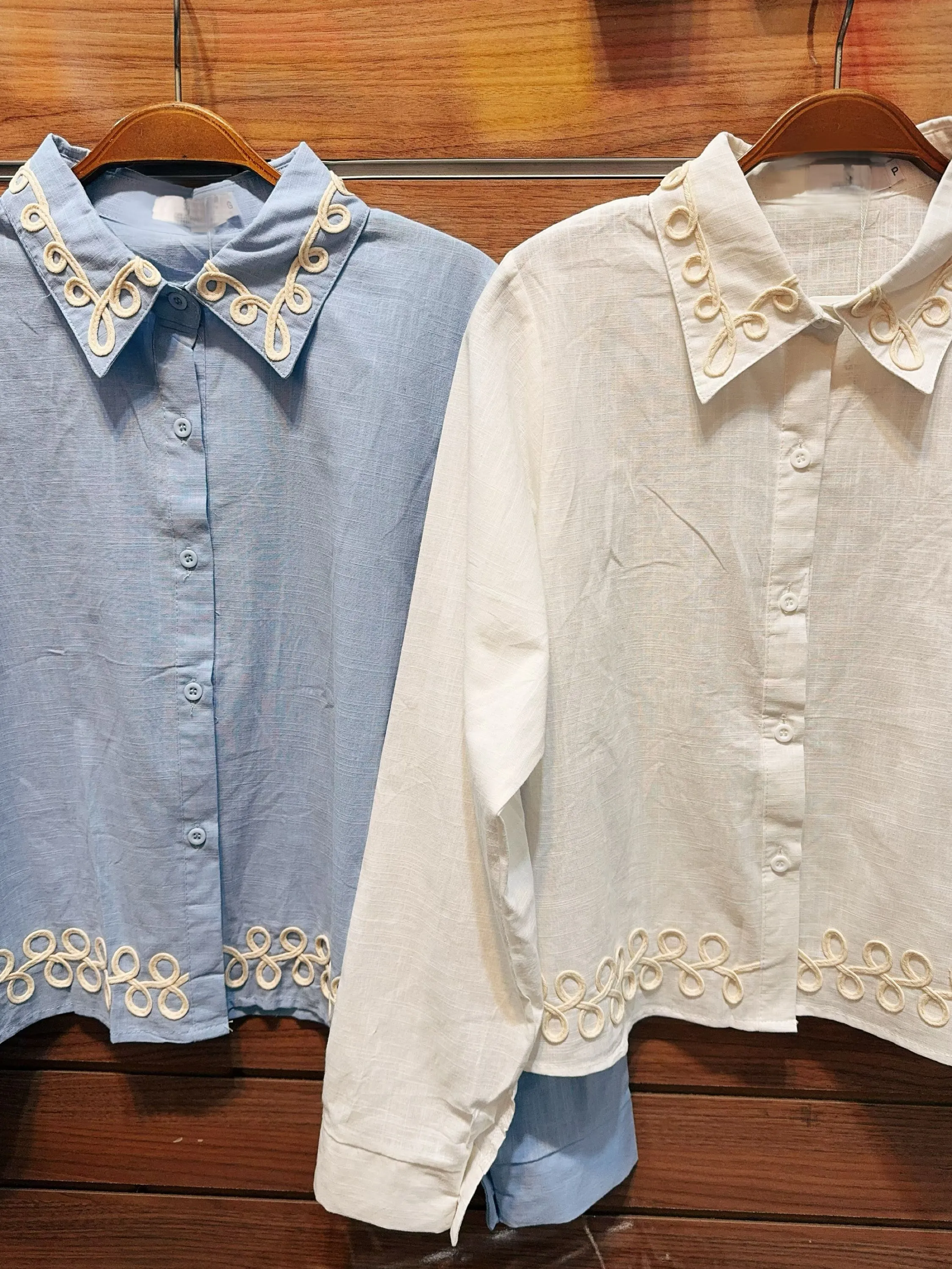 Blusa camisa cropped com bordado importado pedro ji