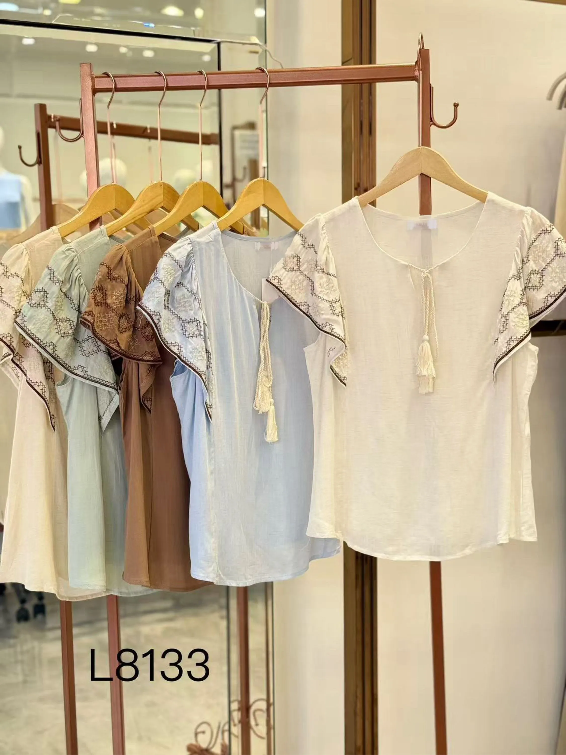 Blusa frente com amarrar e bordado importado pedro ji