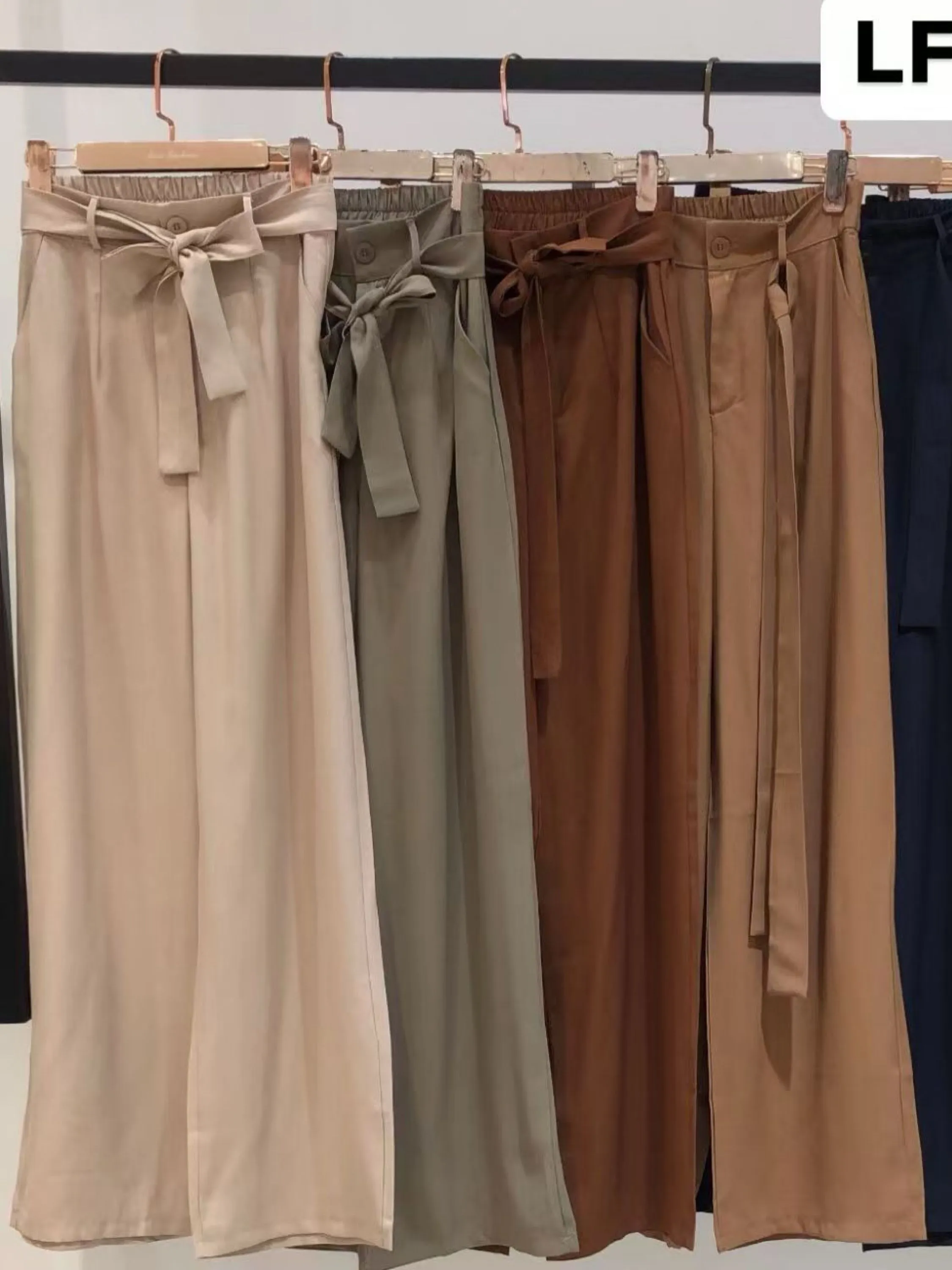 Calça de pantalona com cinto marrant importado pedro ji