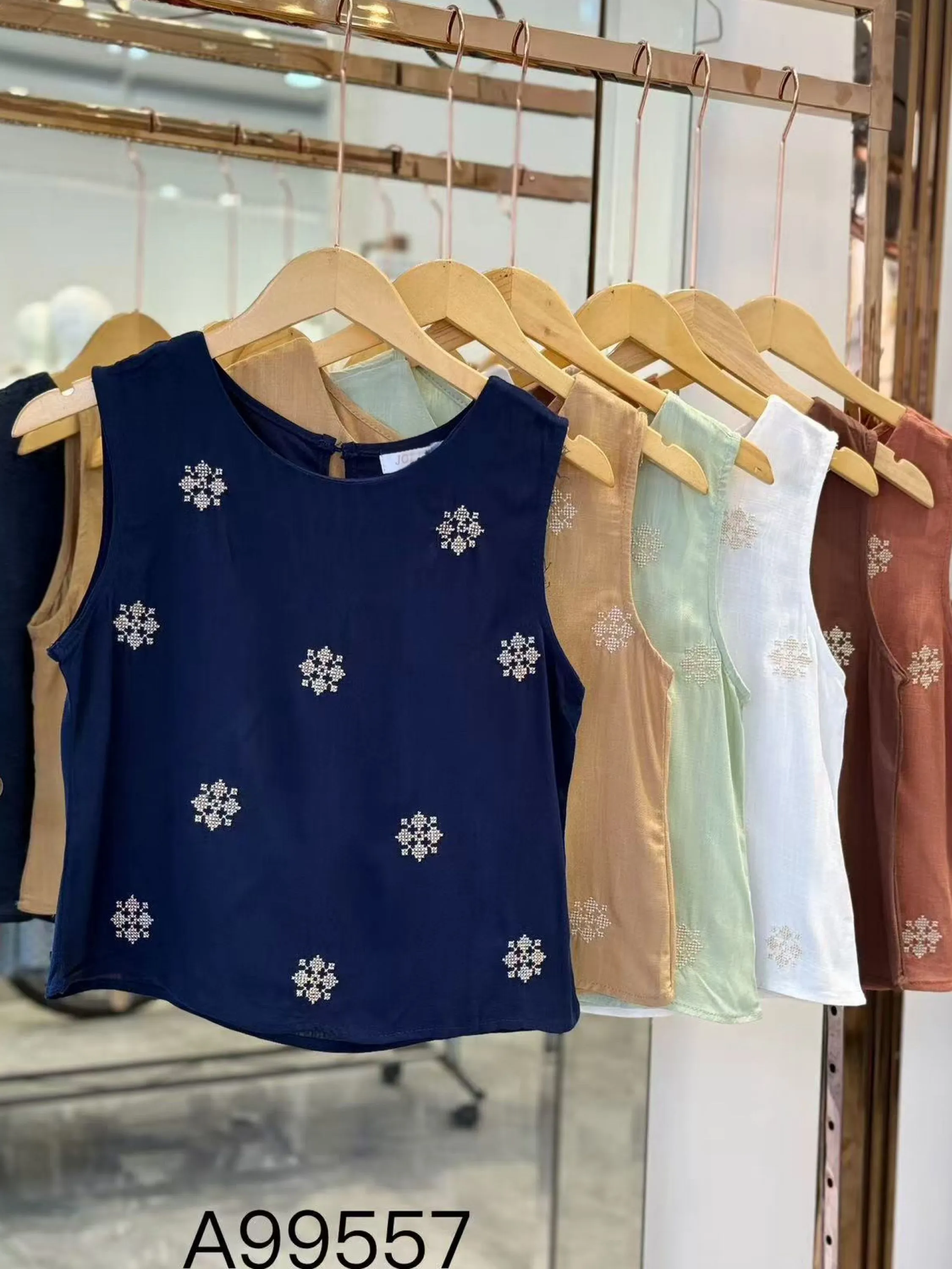 Blusa de cropped com bordado importado pedro ji