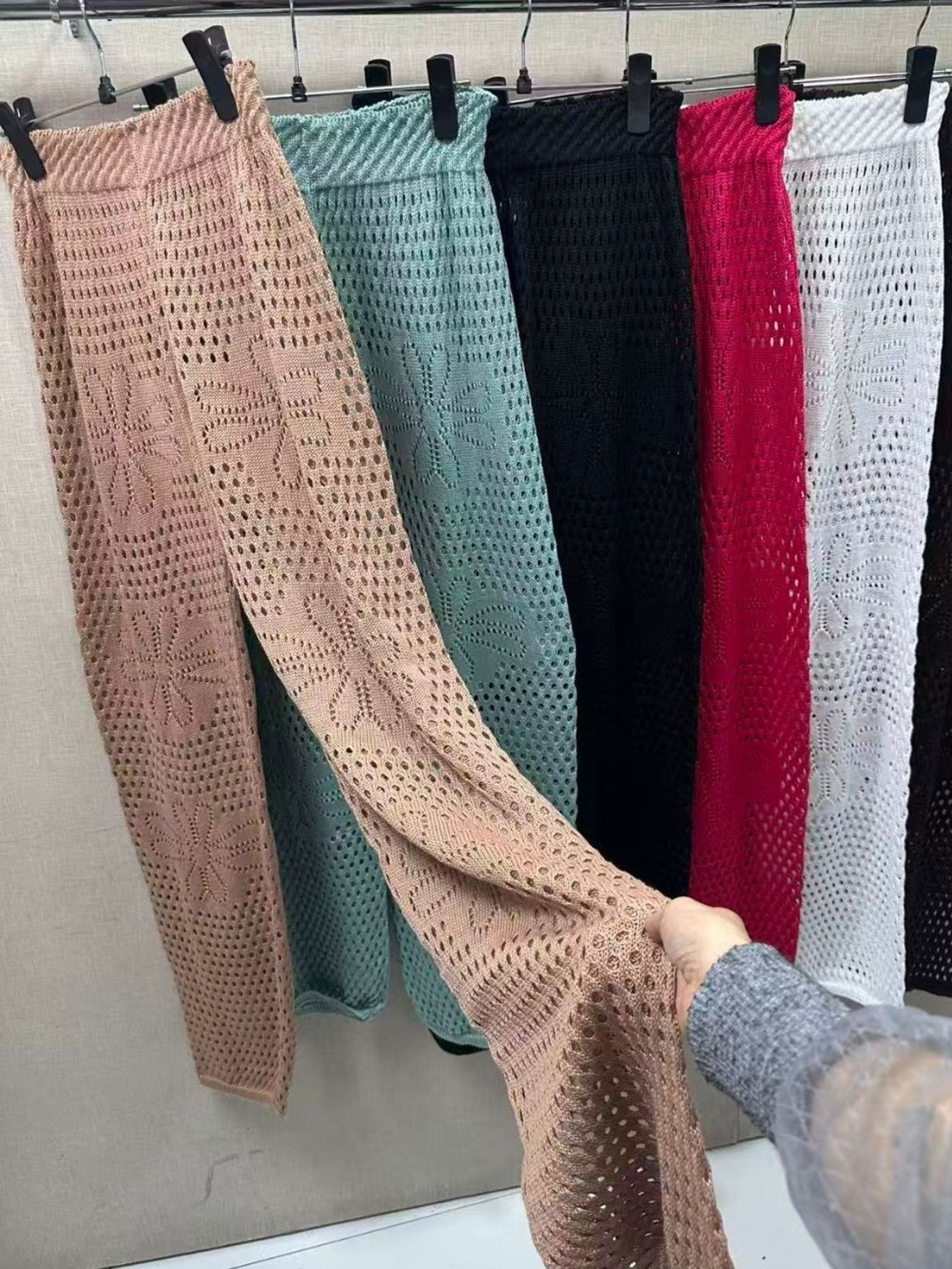 Calça saída de praia rendada e detalhes