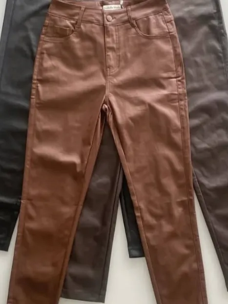 Calça Feminina Efeito Couro Modeladora Skinny