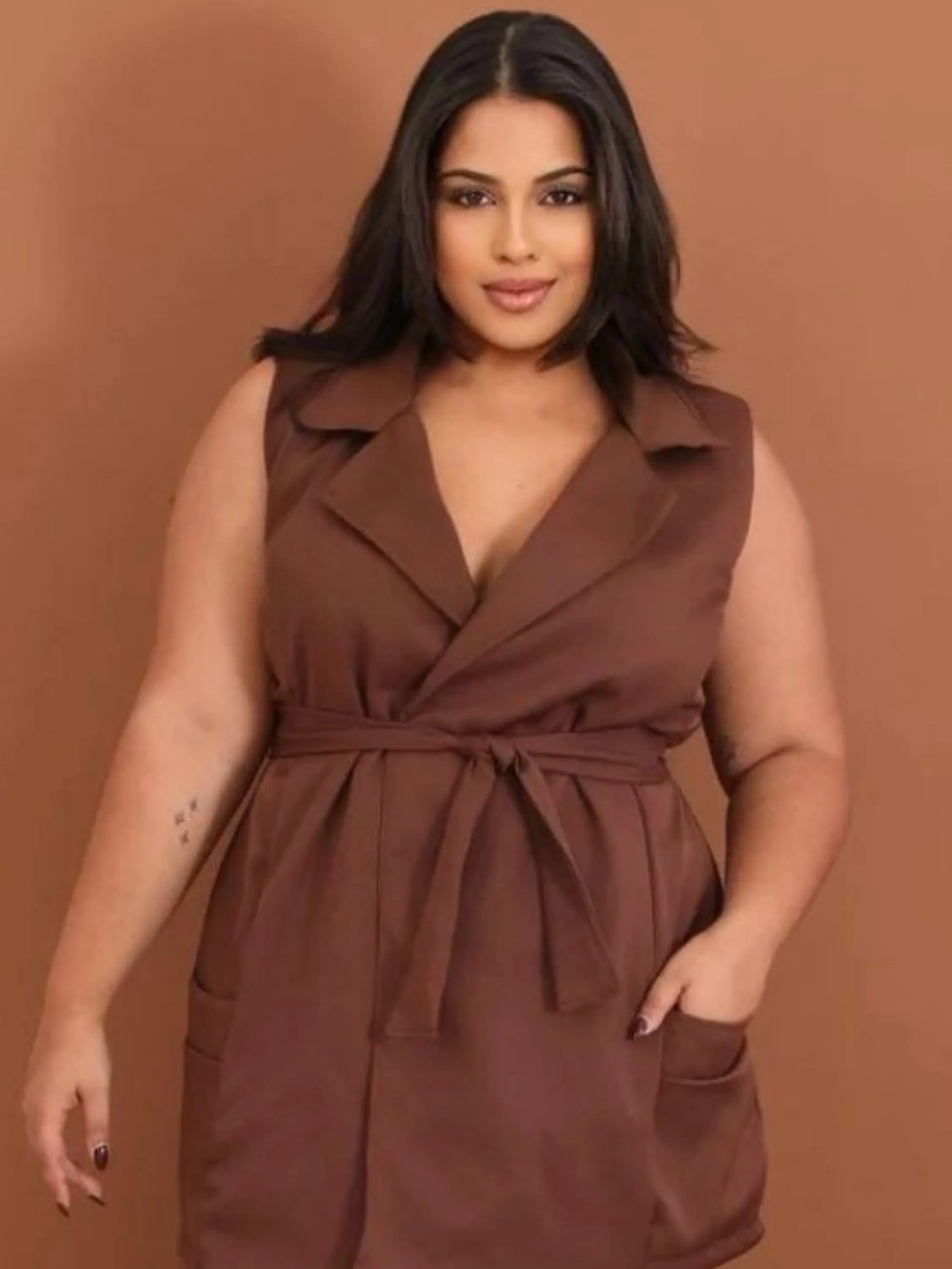 Max colete plus size em alfaiataria