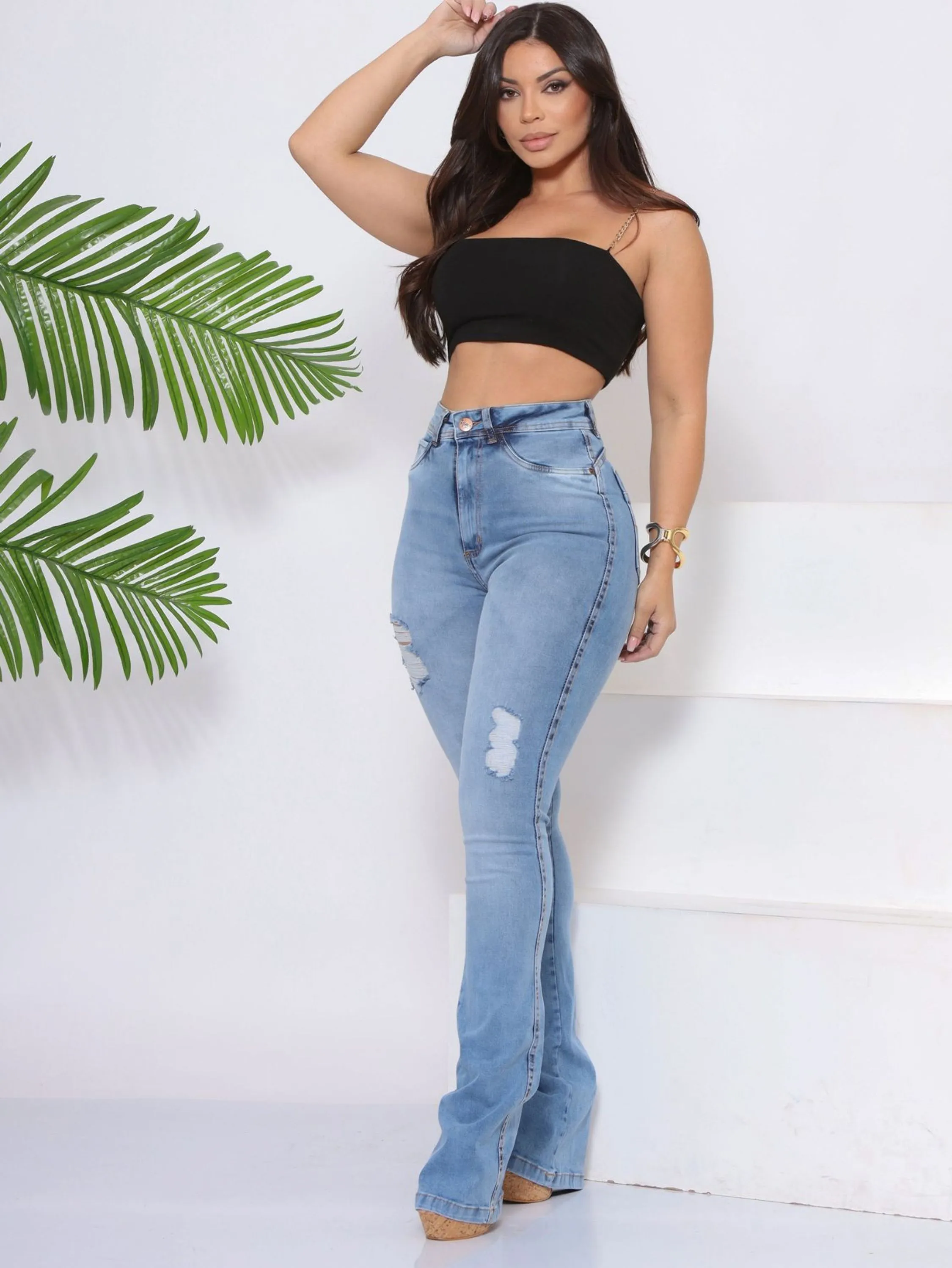 Calça Flare Jeans Feminino com Elastano Com Rasgos 2198