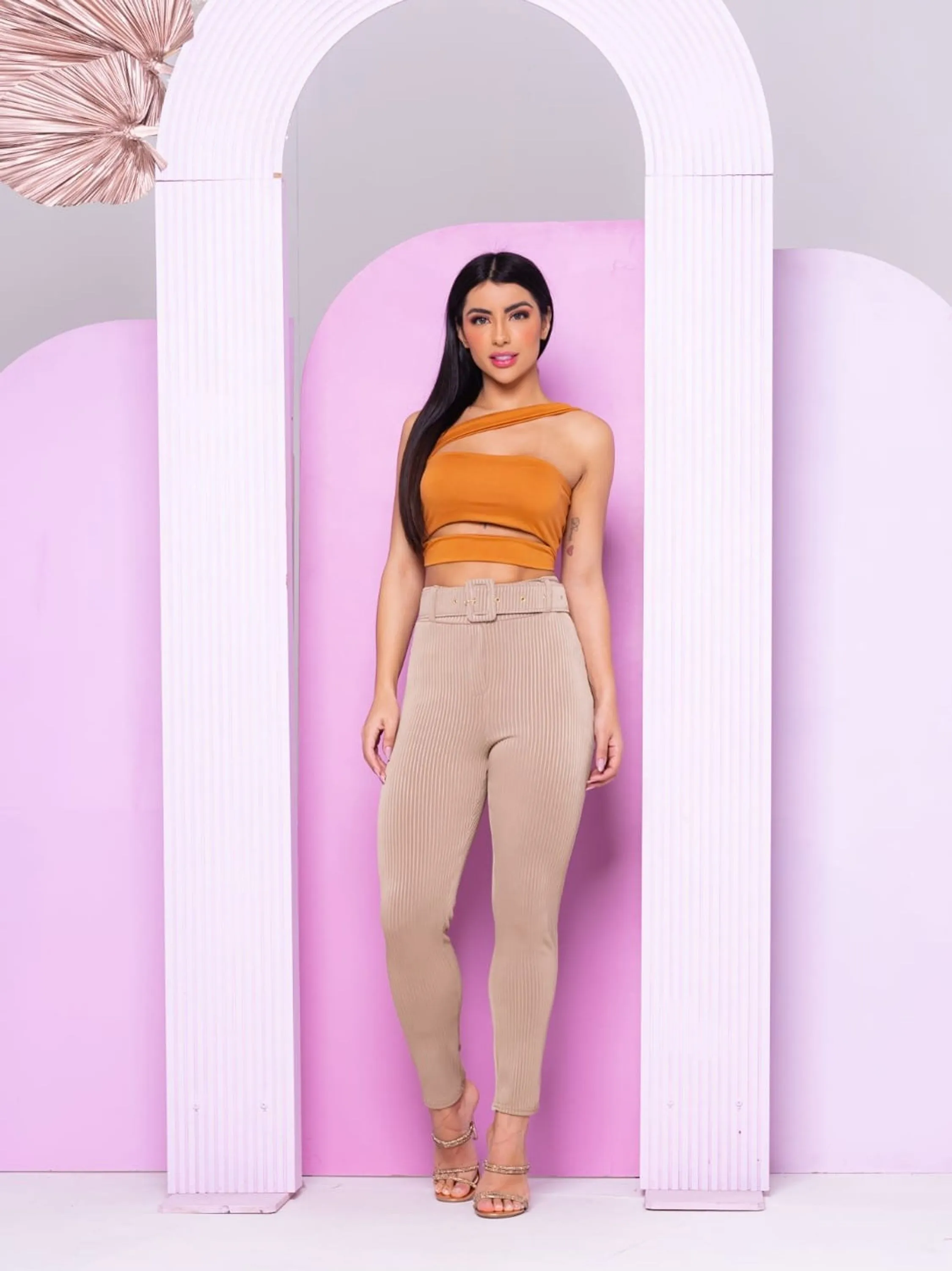 Calça 3D Canelada com Cinto Forrado