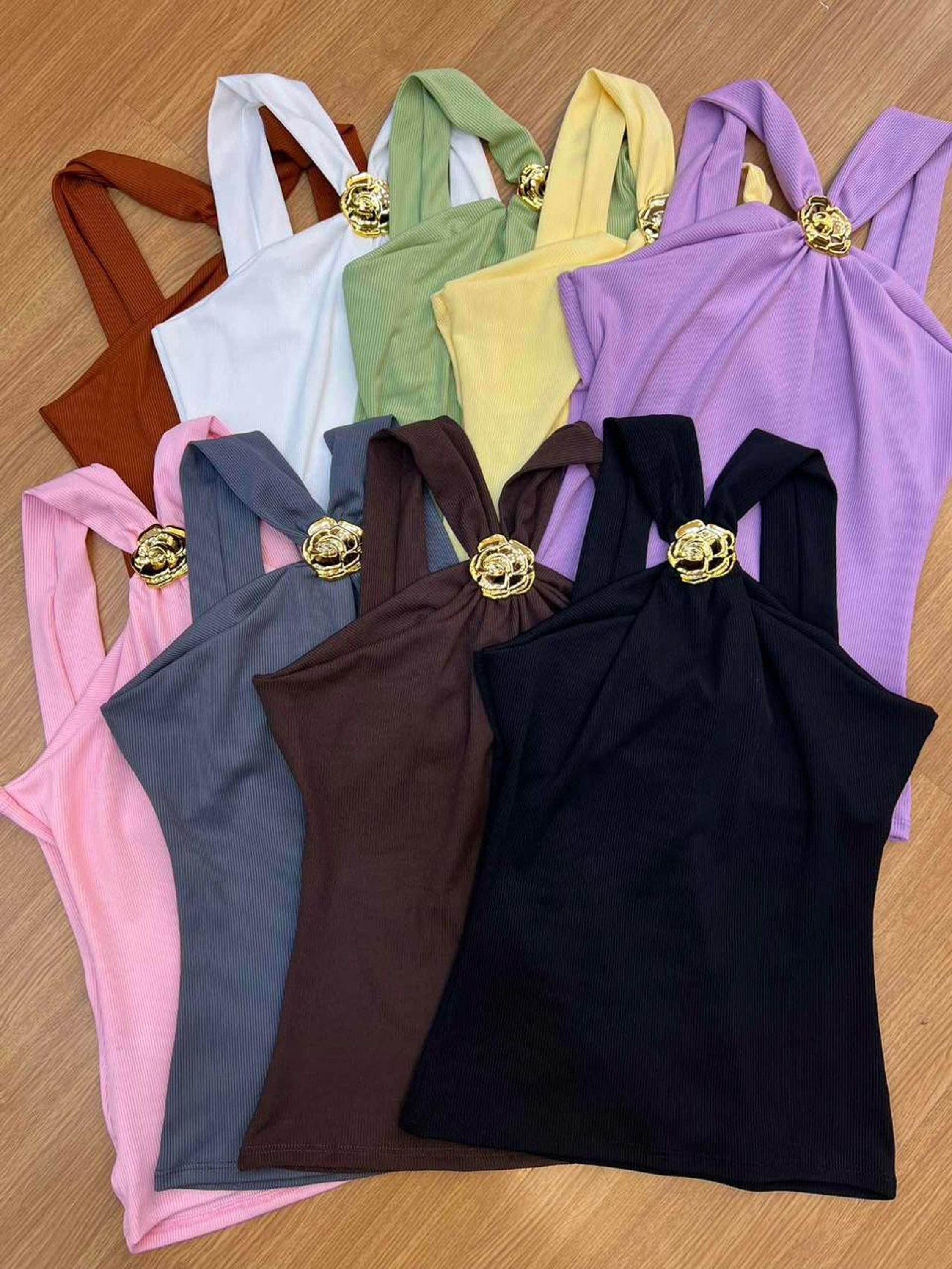 Blusa Regata Ribana com detalhe dourado