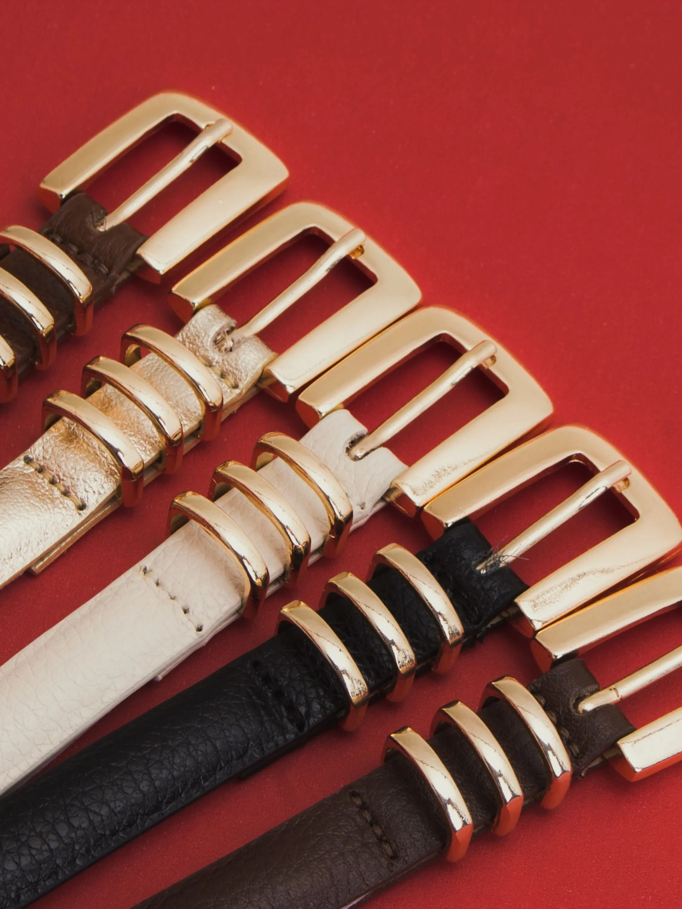 Cinto em couro com três passantes e fivela quadrada 21153955