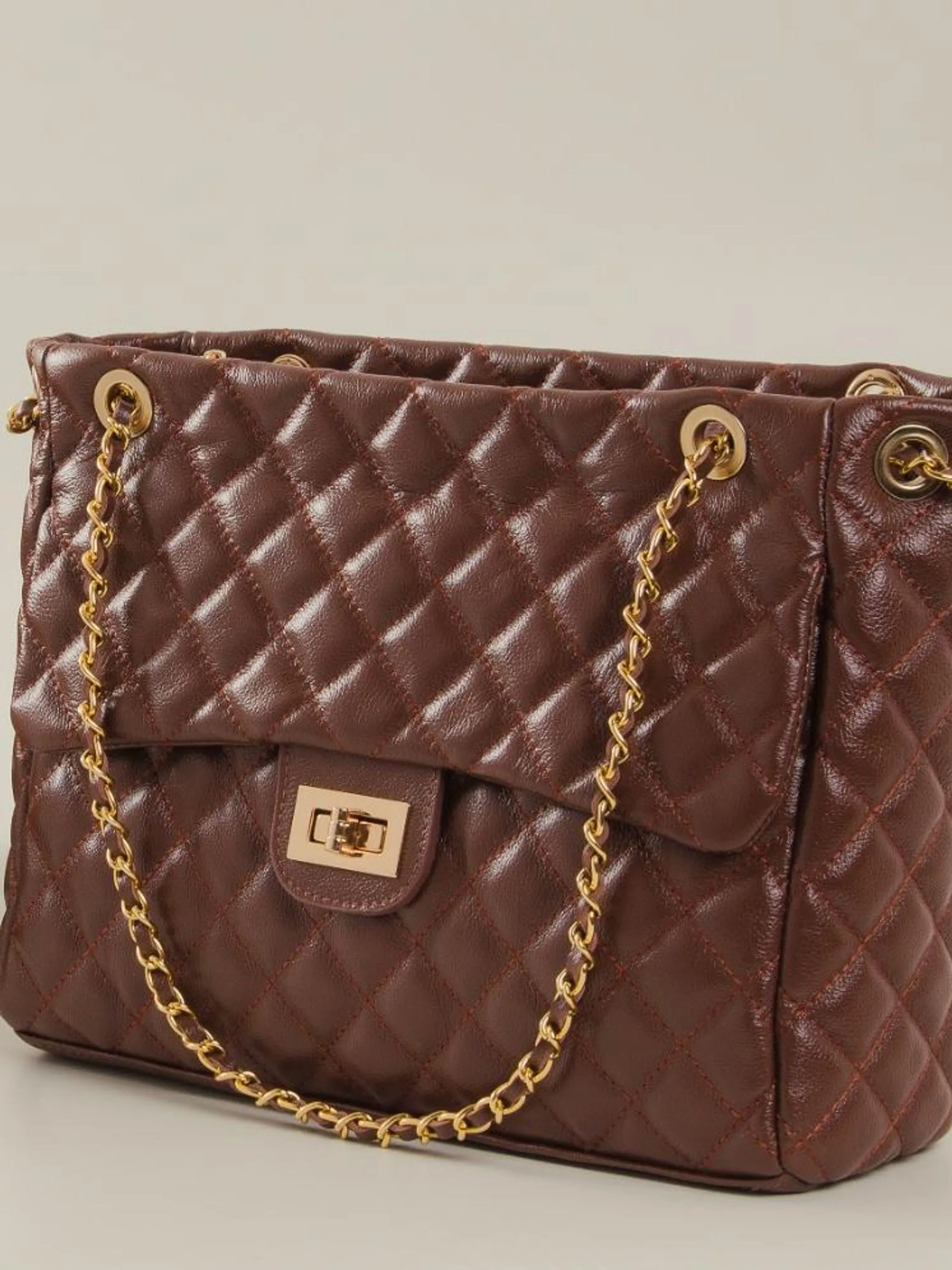 Bolsa matelassê em couro 10850219