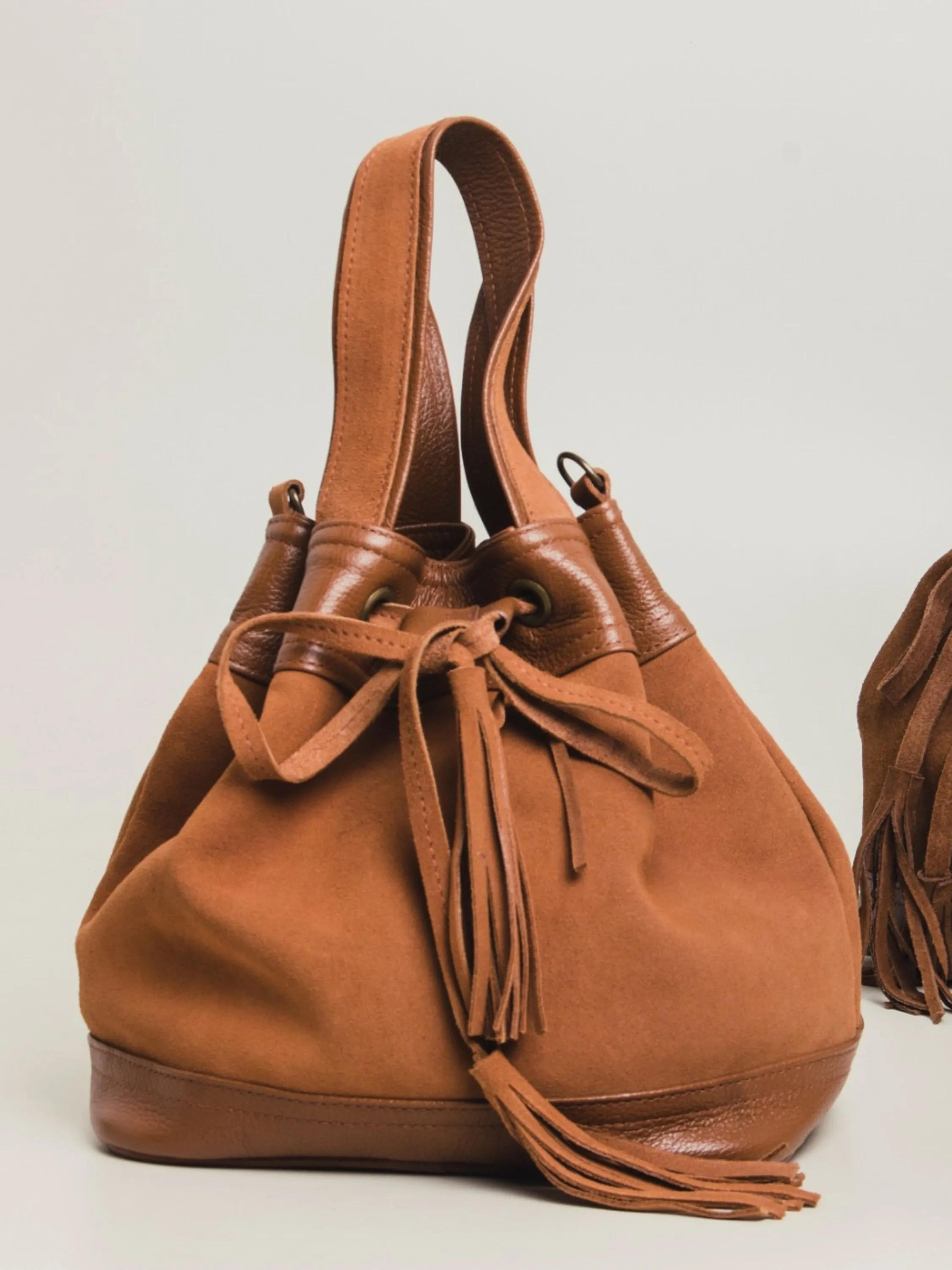 Bolsa modelo saco em couro legítimo 10450269
