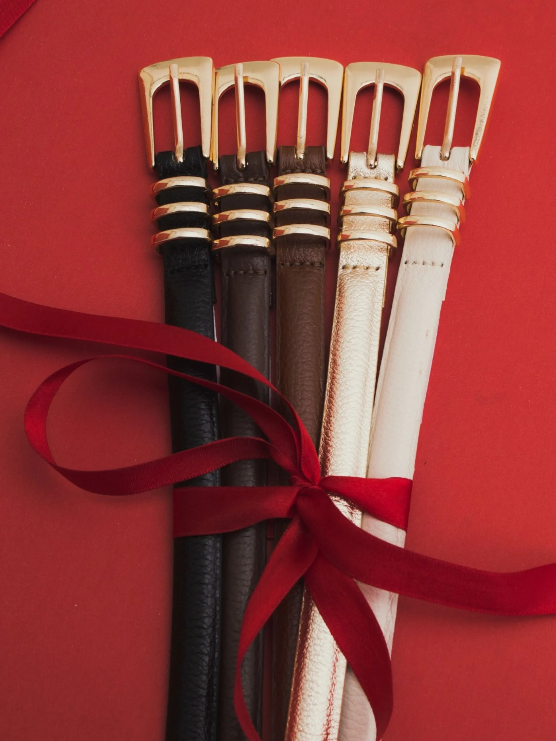 Cinto em couro com três passantes e fivela quadrada 21153908