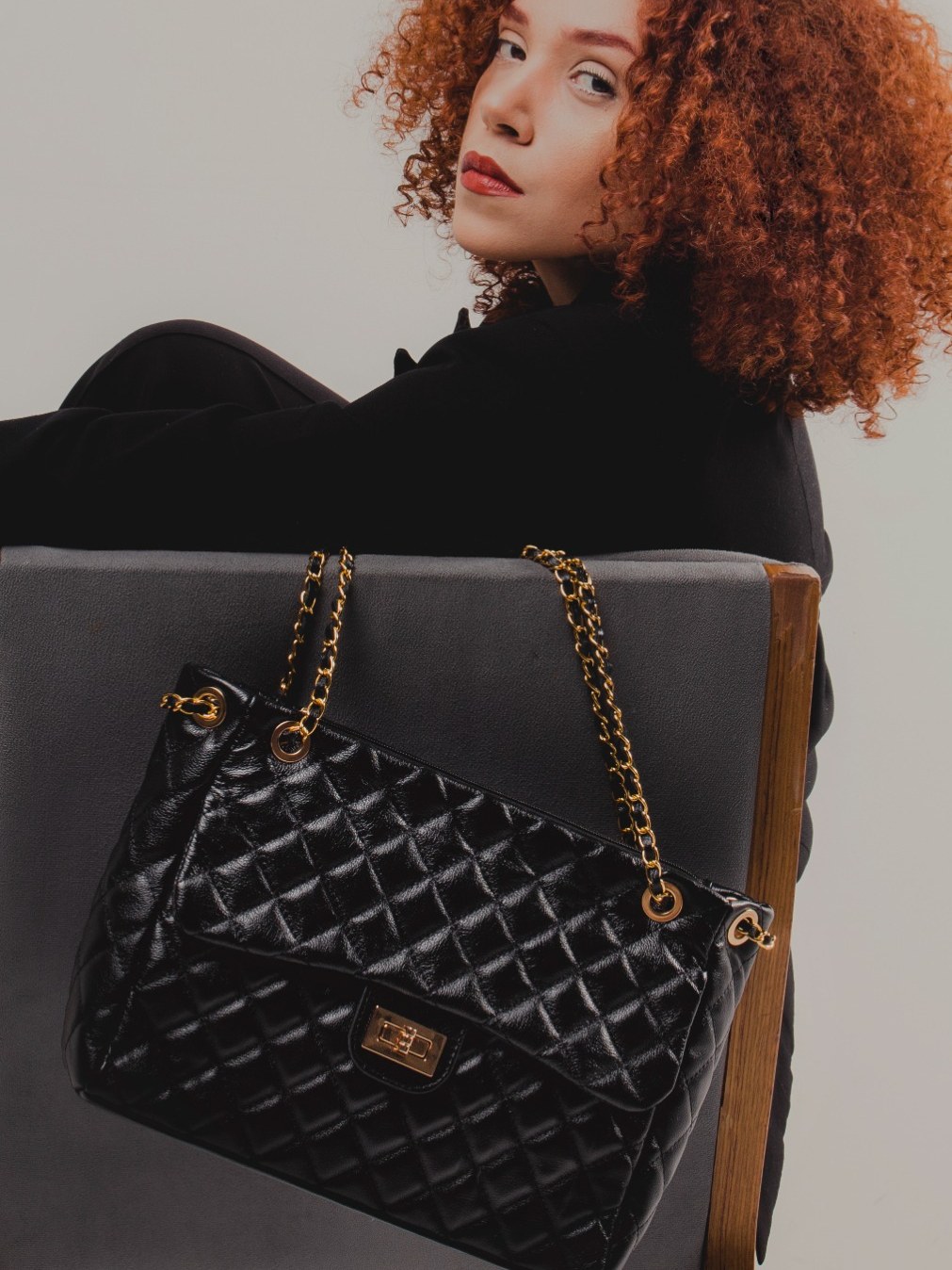 Bolsa matelassê em couro 10850219