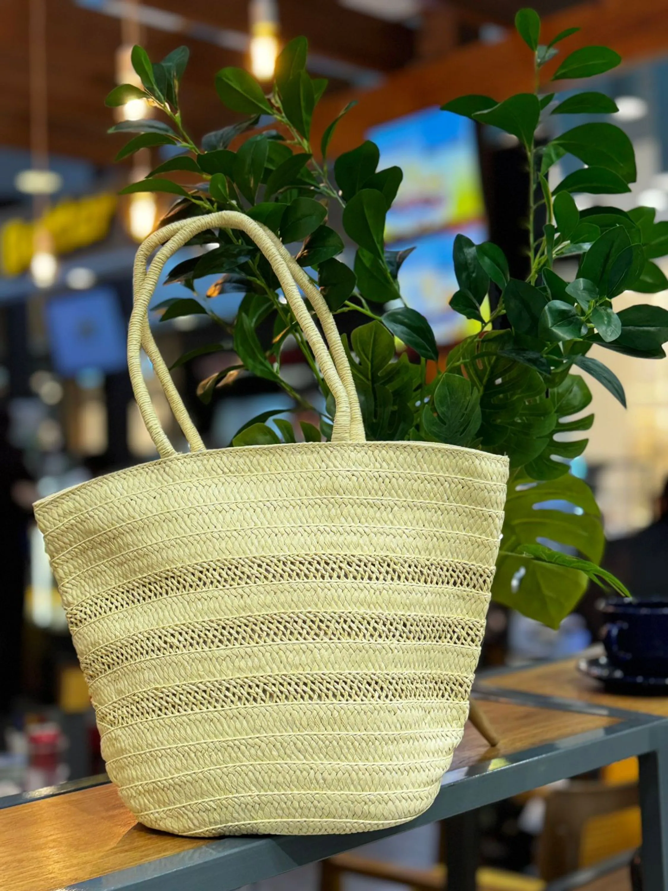 Bolsa em palha estilosa e funcional 10857987