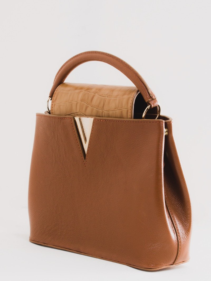 Bolsa V em couro liso com detalhe em croco 11250289