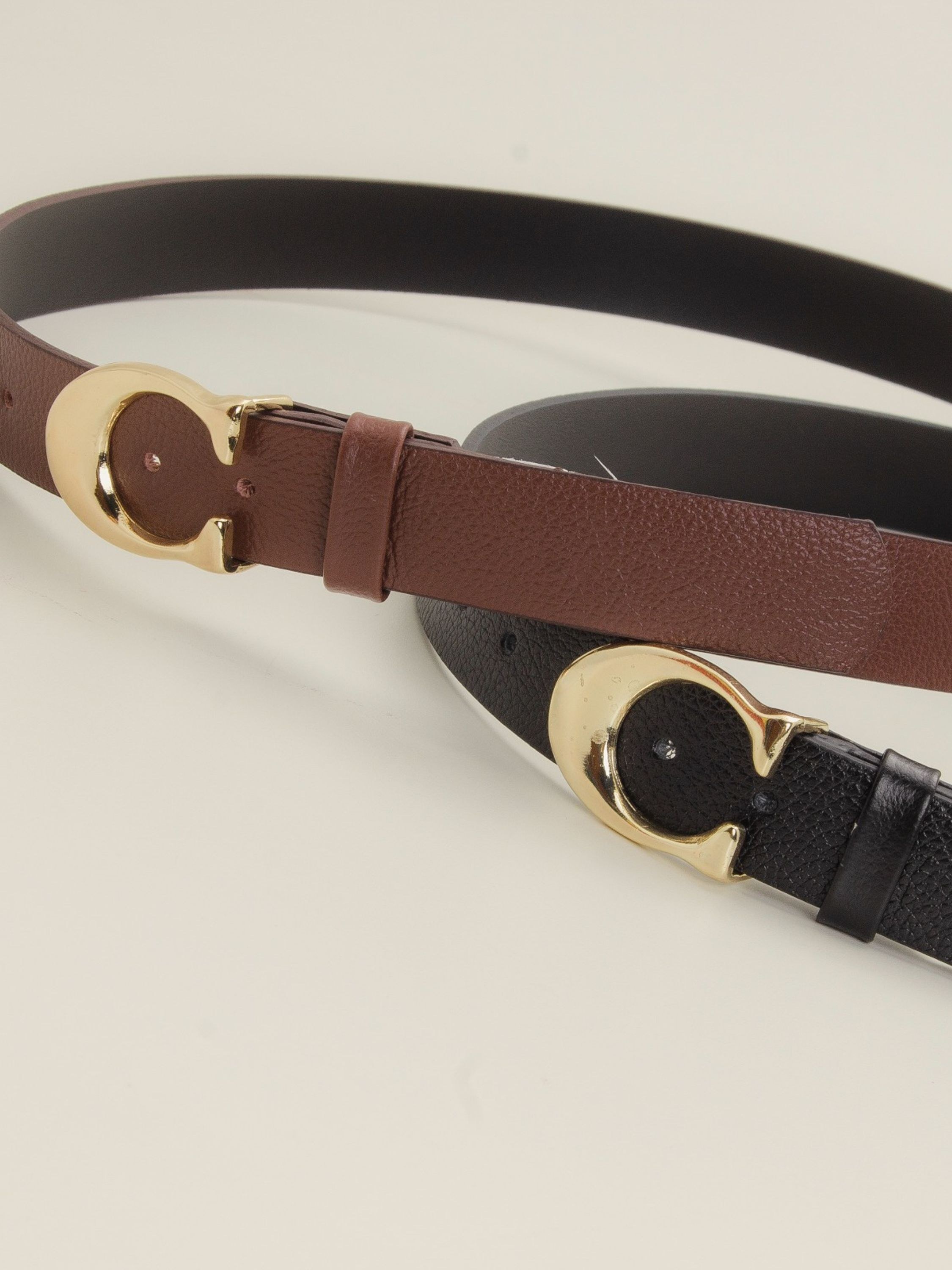 Cinto em couro com fivela dourada 20953991