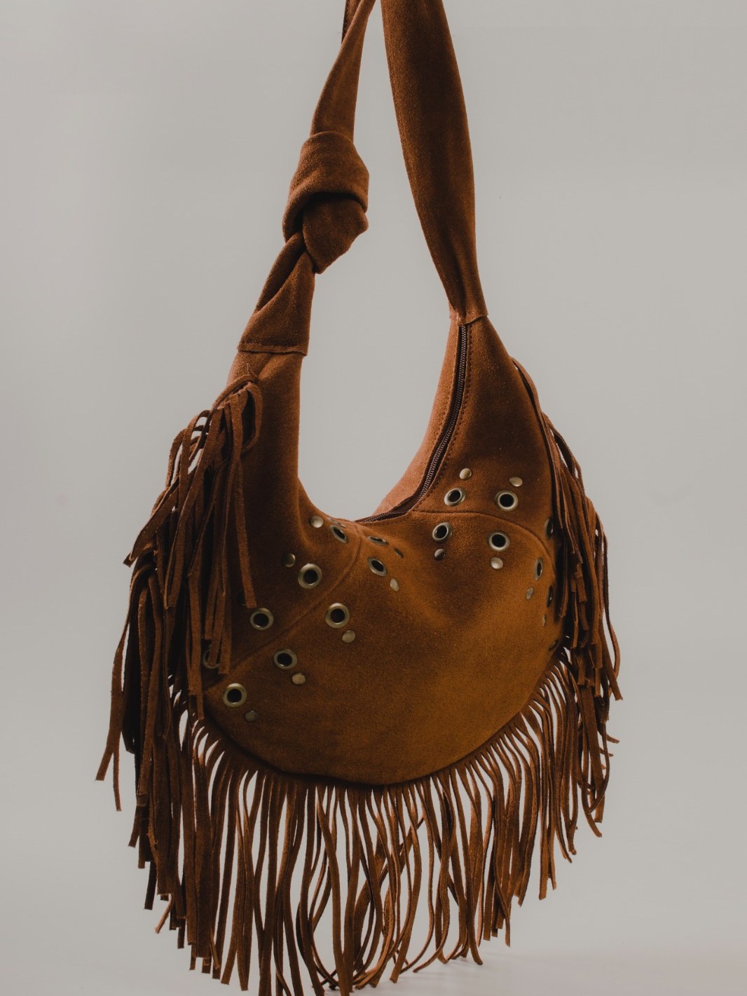 Bolsa boho em couro camurça com alça de nó 10350239