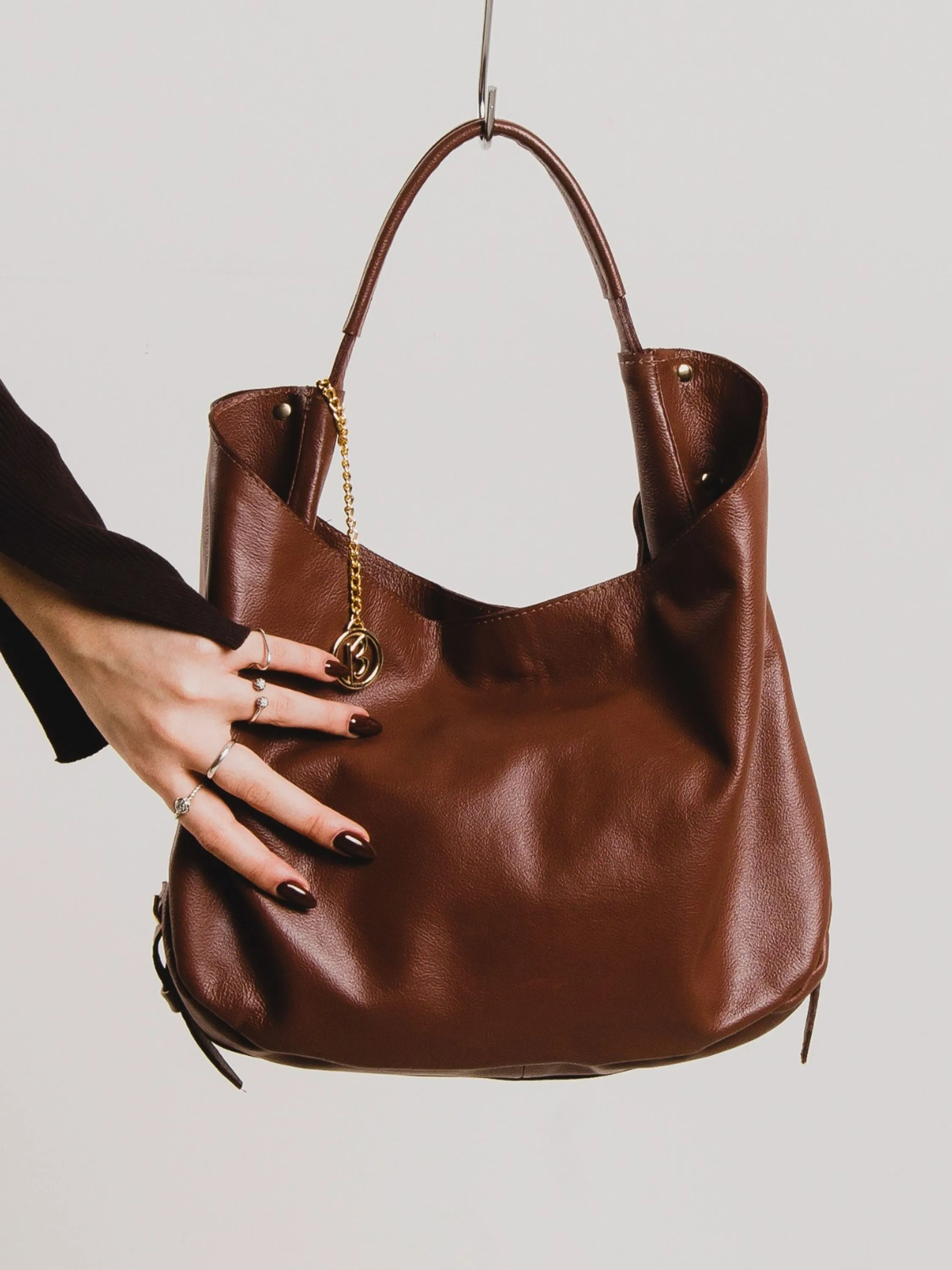 Bolsa em couro com fivela elegante 10750247