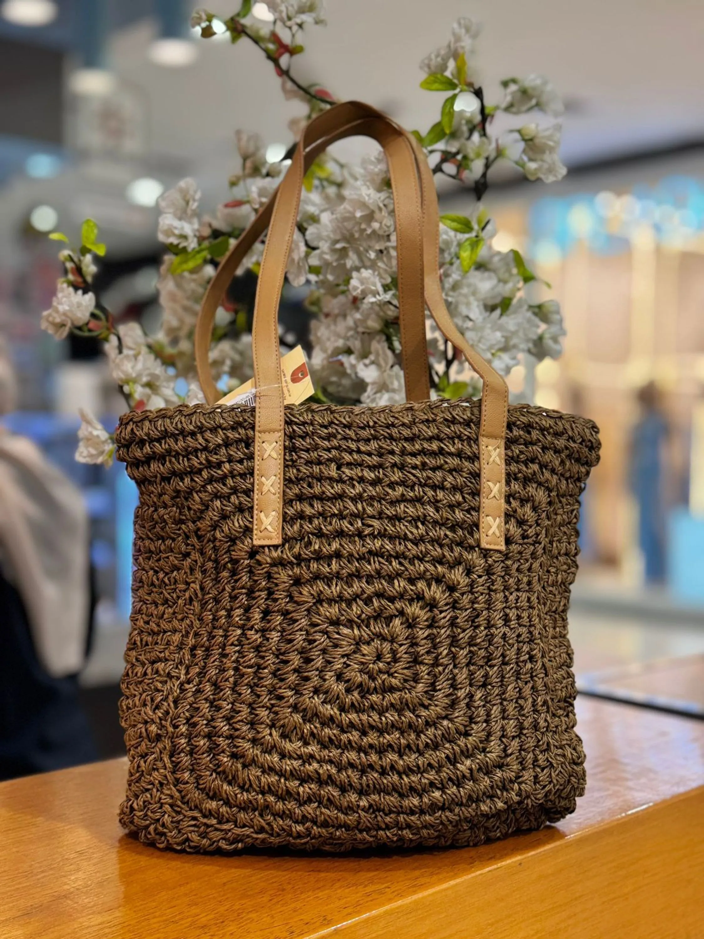Bolsa em palha com design natural 10857991