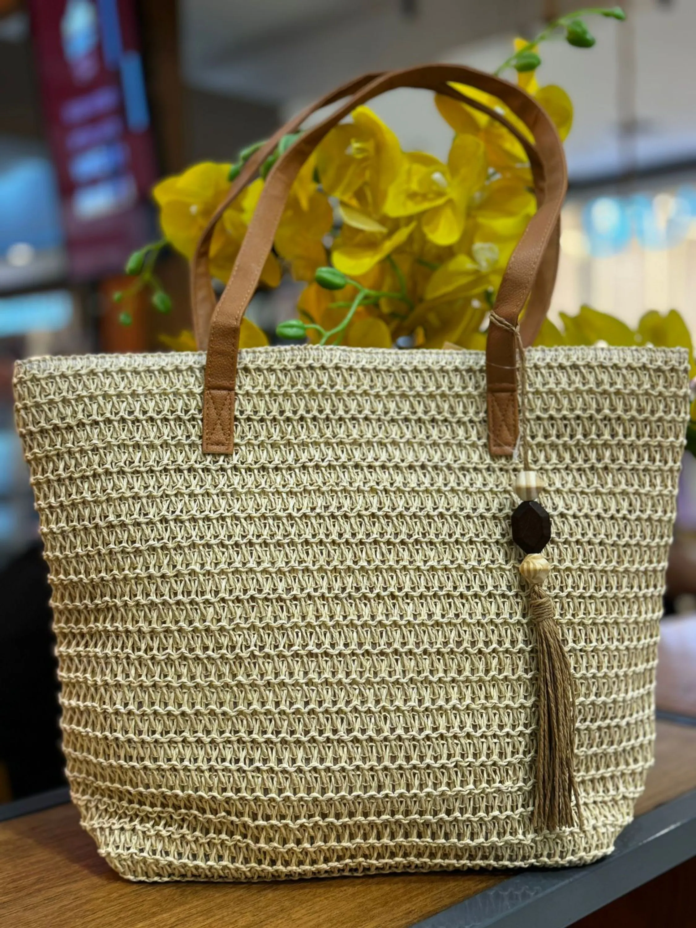 Bolsa em palha espaçosa e moderna 10855999