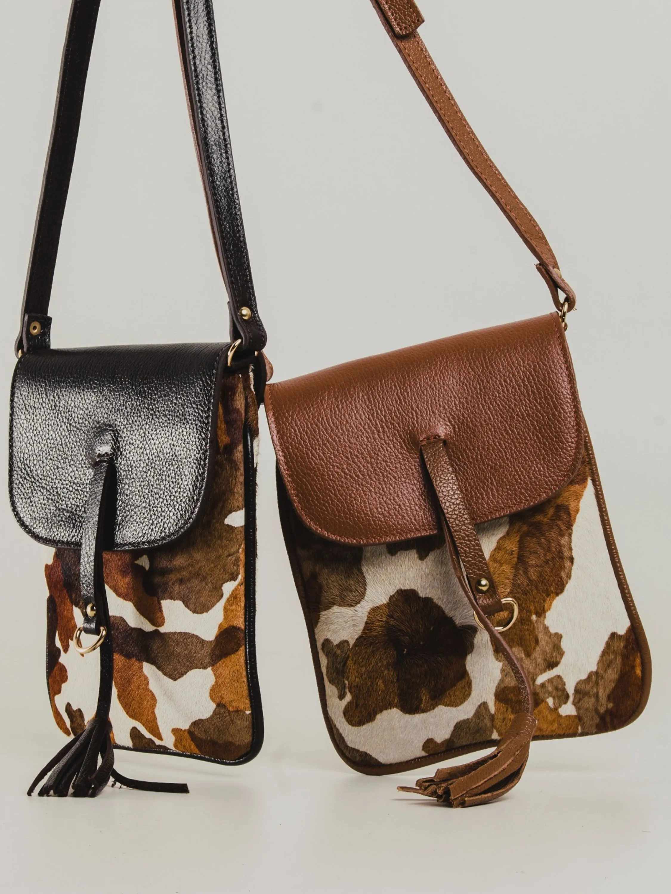 Porta celular em couro com estampa animal print 10450147