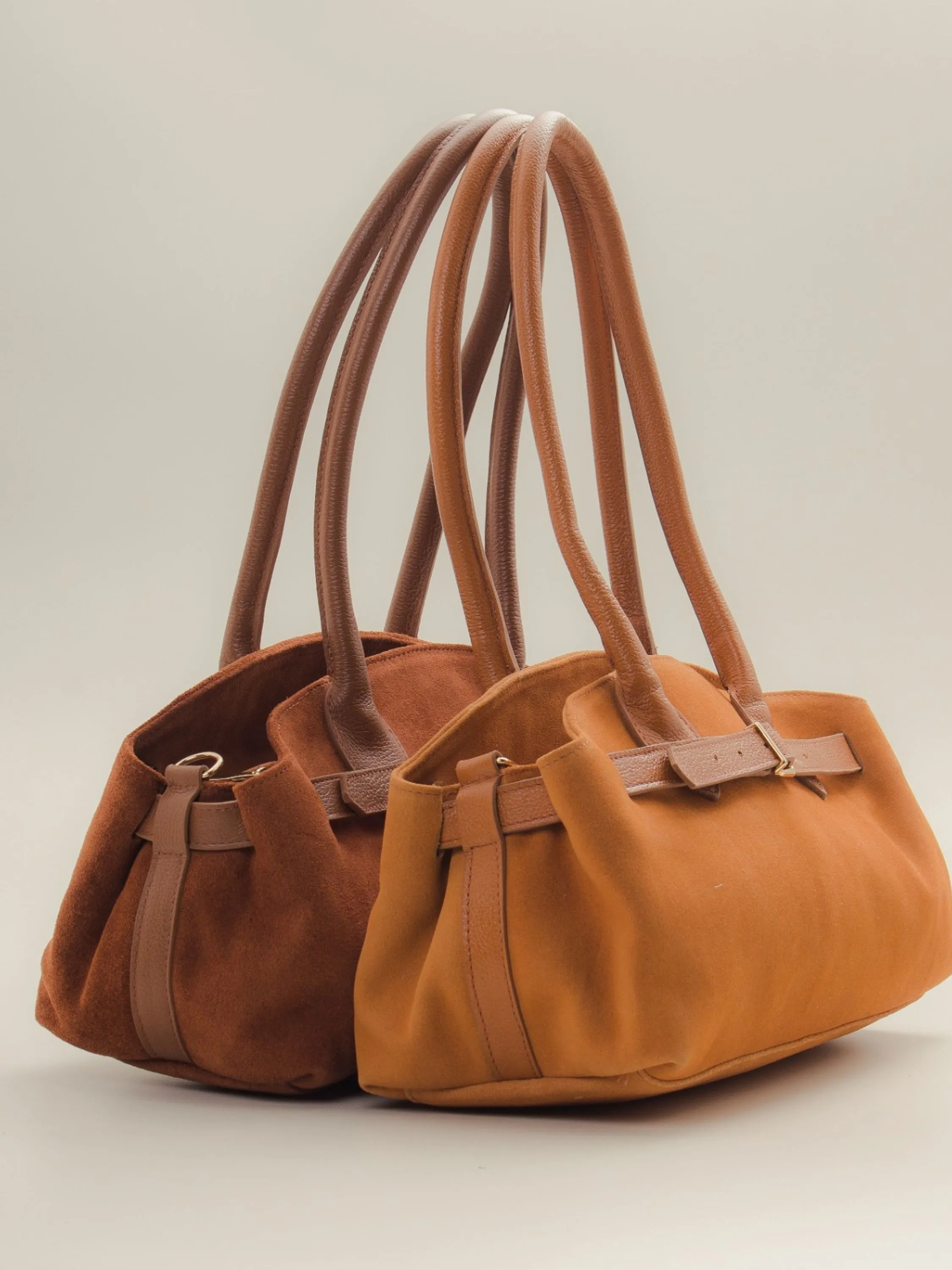 Bolsa baguete em couro camurça 10850298