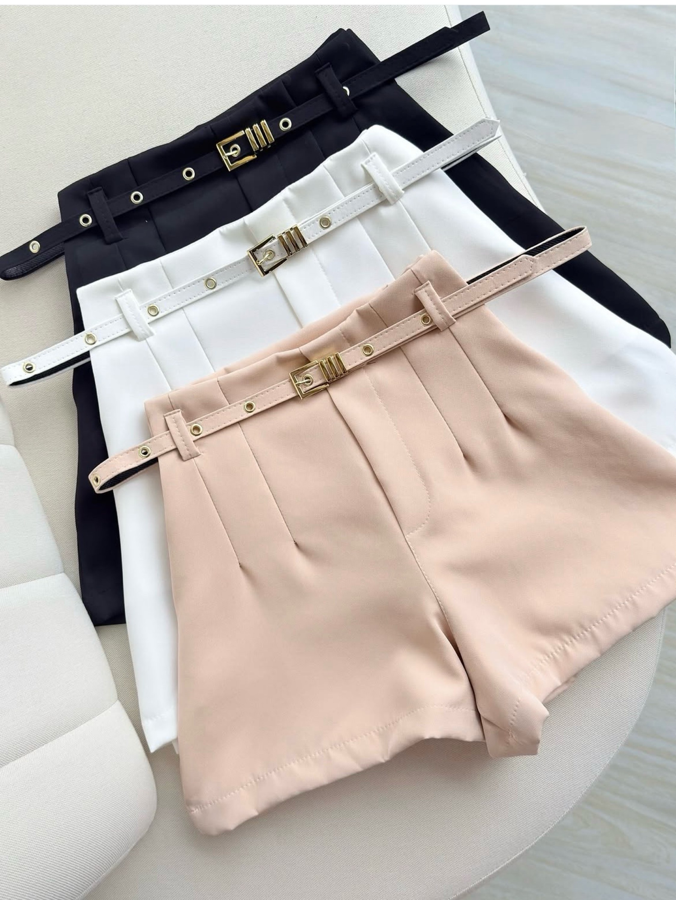 Short alfaiataria acompanha cinto mel