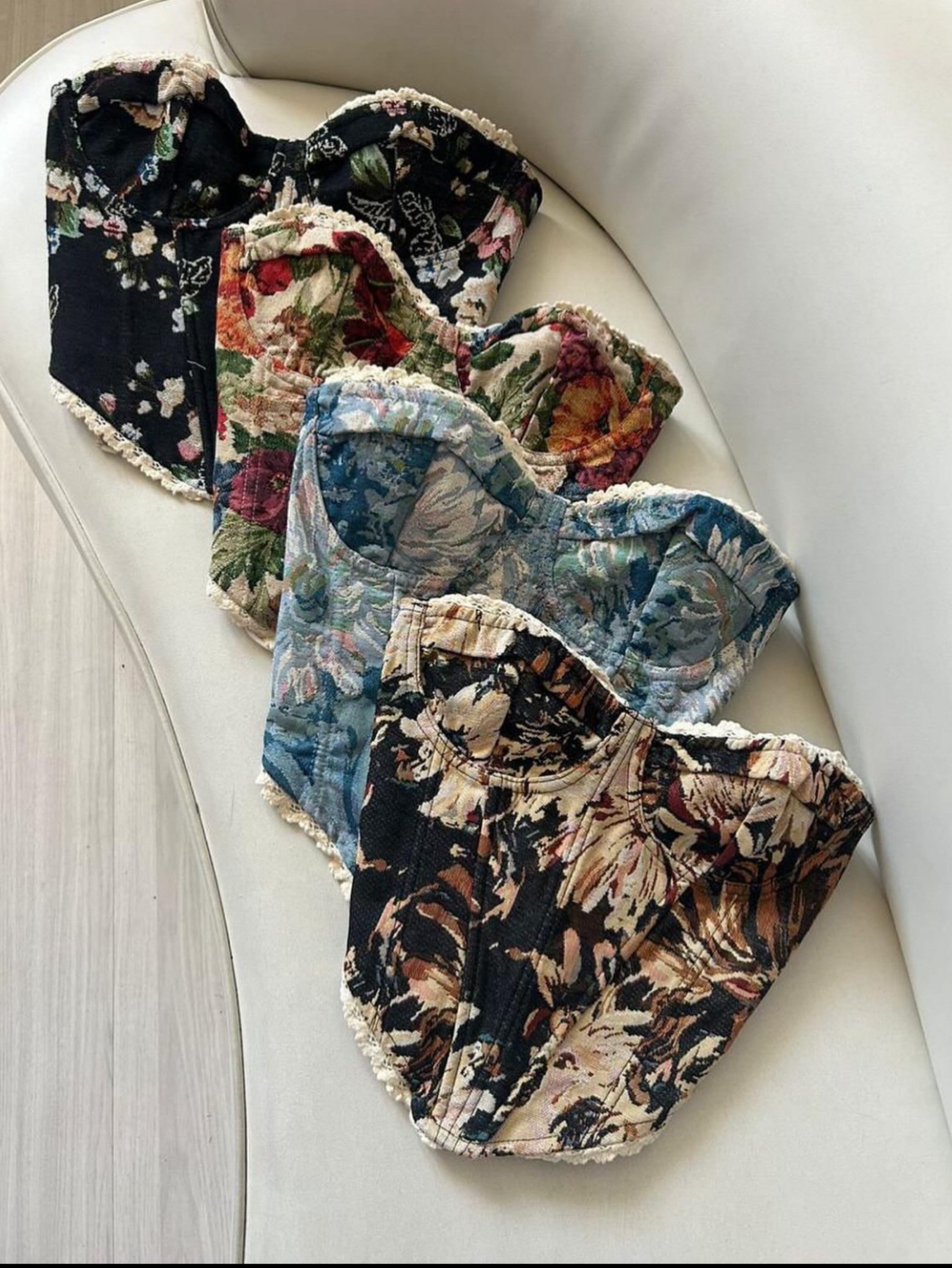 Blusa corselete Floral Pétala em alta