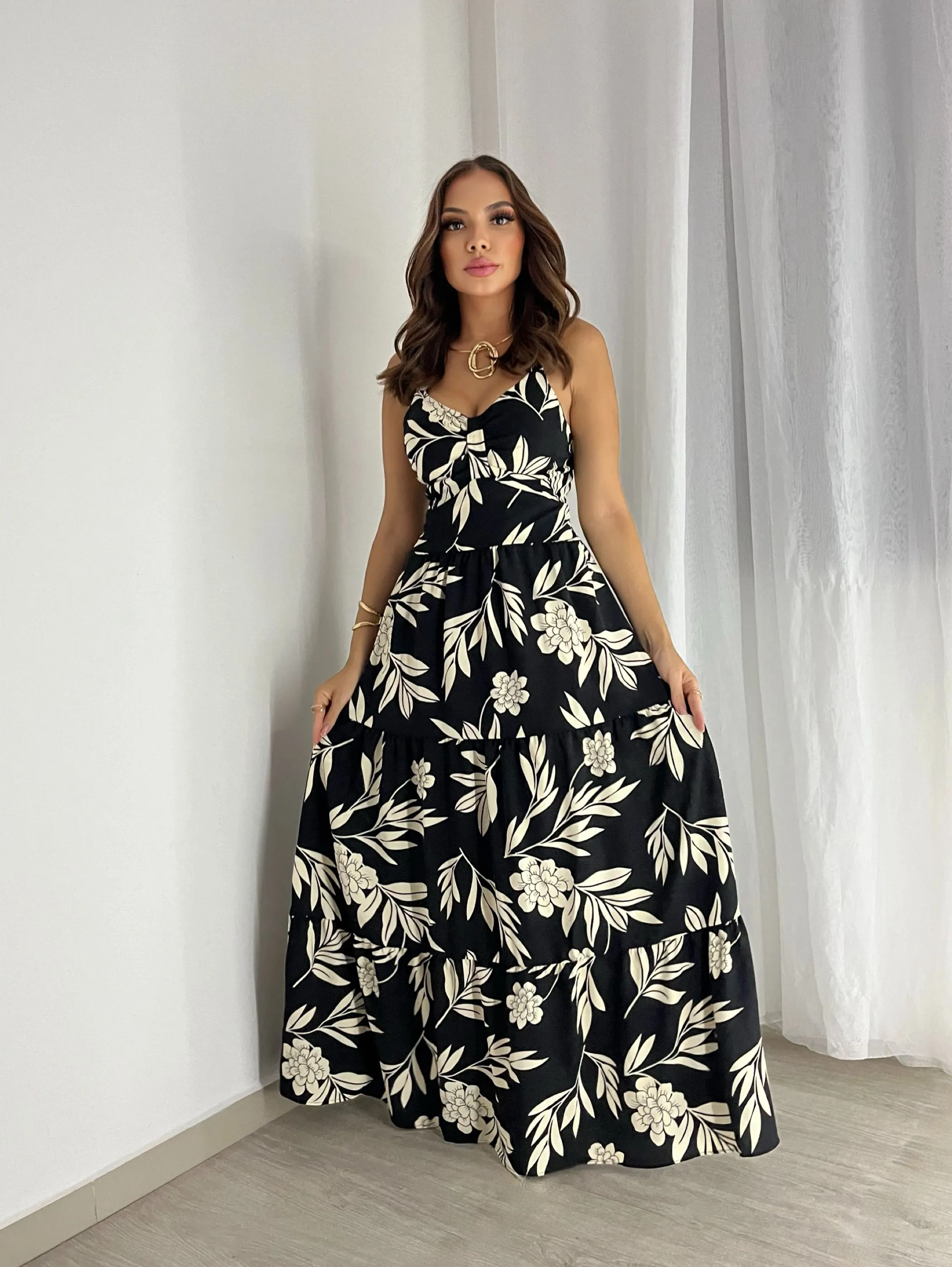 Vestido longo floral com bojo