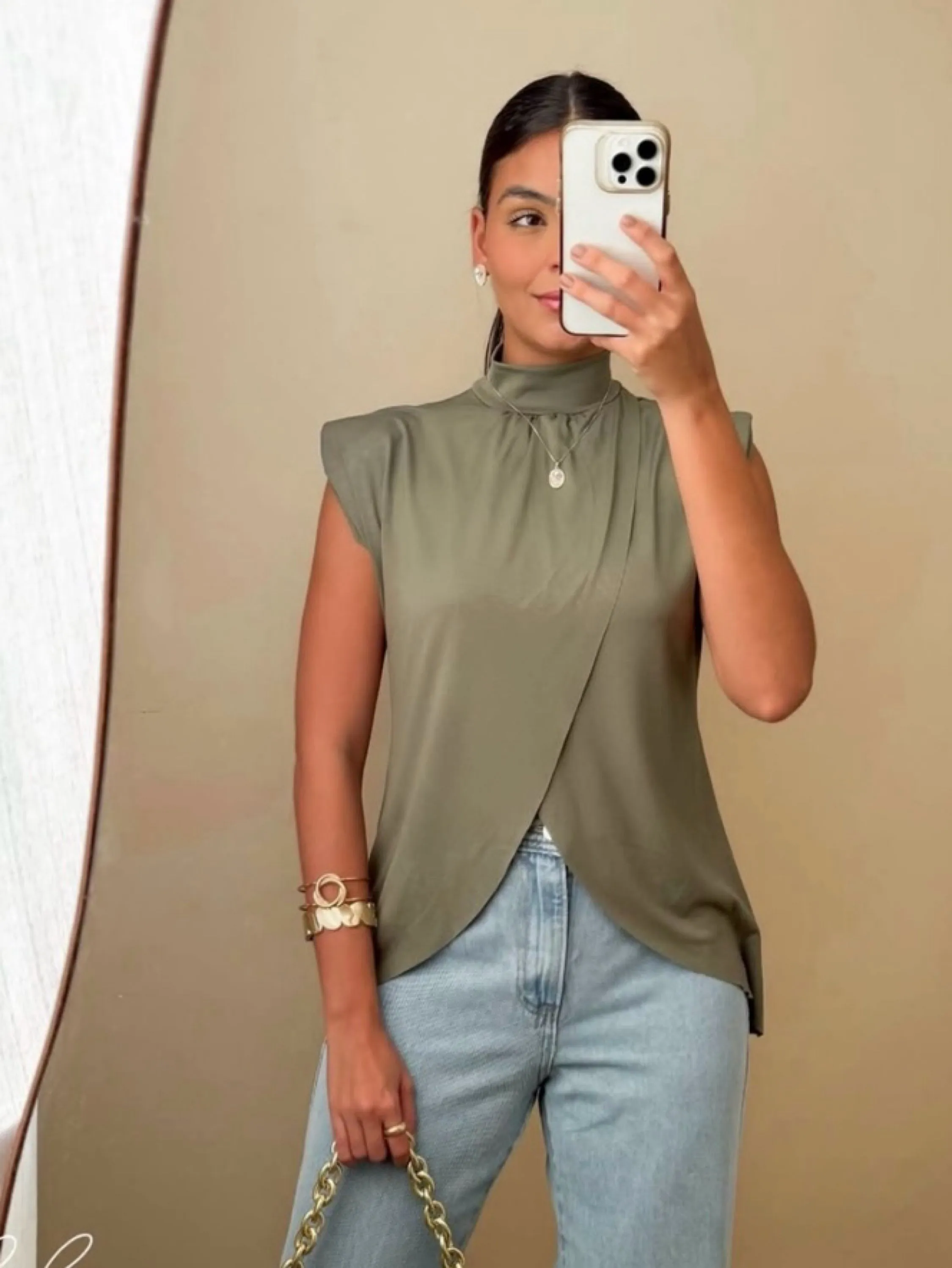 Blusa traspassada regata marrant tecido