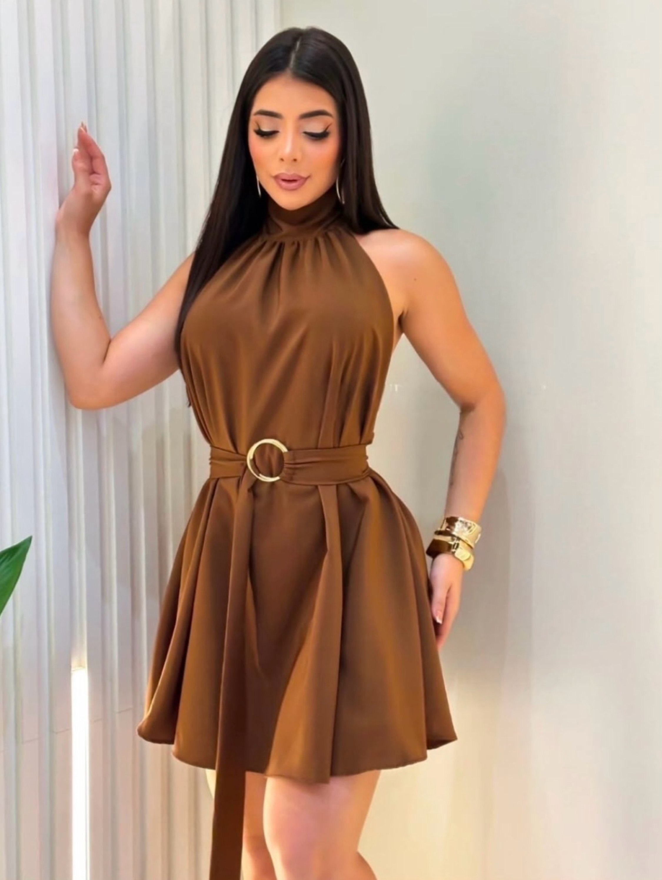 Vestido acompanha cinto