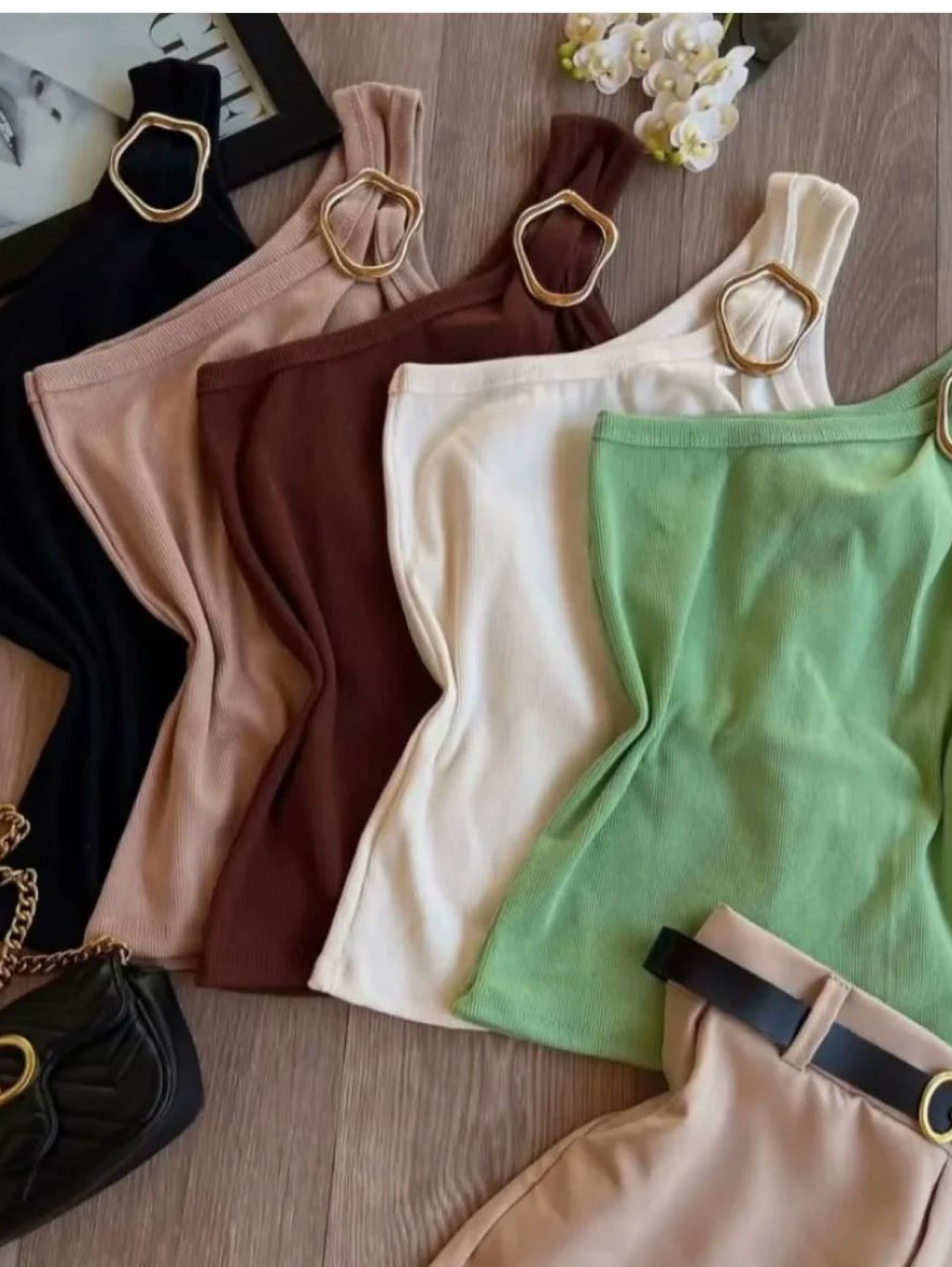 Blusa ribana medalhão acompanha acessórios