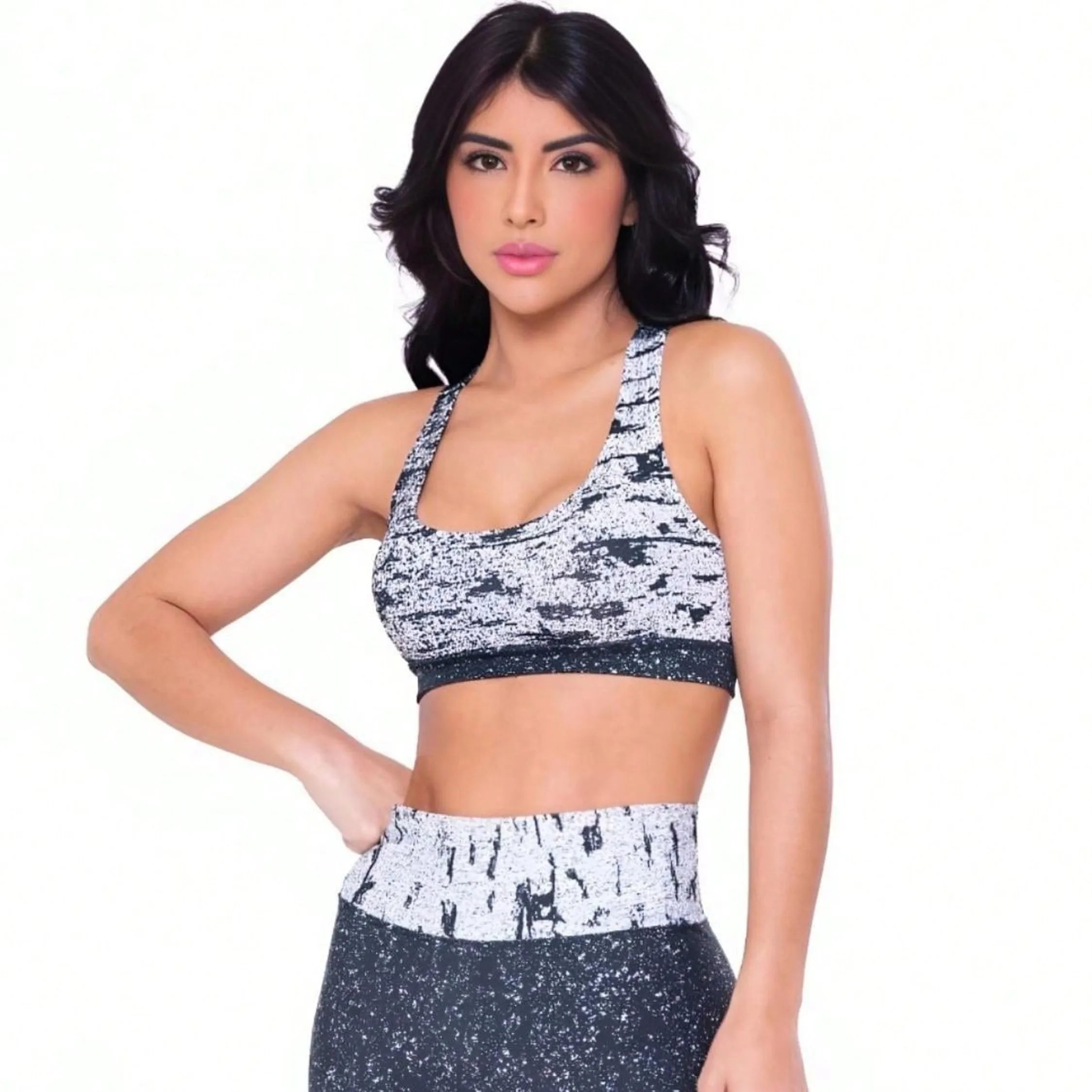 "Conjunto Fitness Feminino: Treine com Estilo e Conforto!"