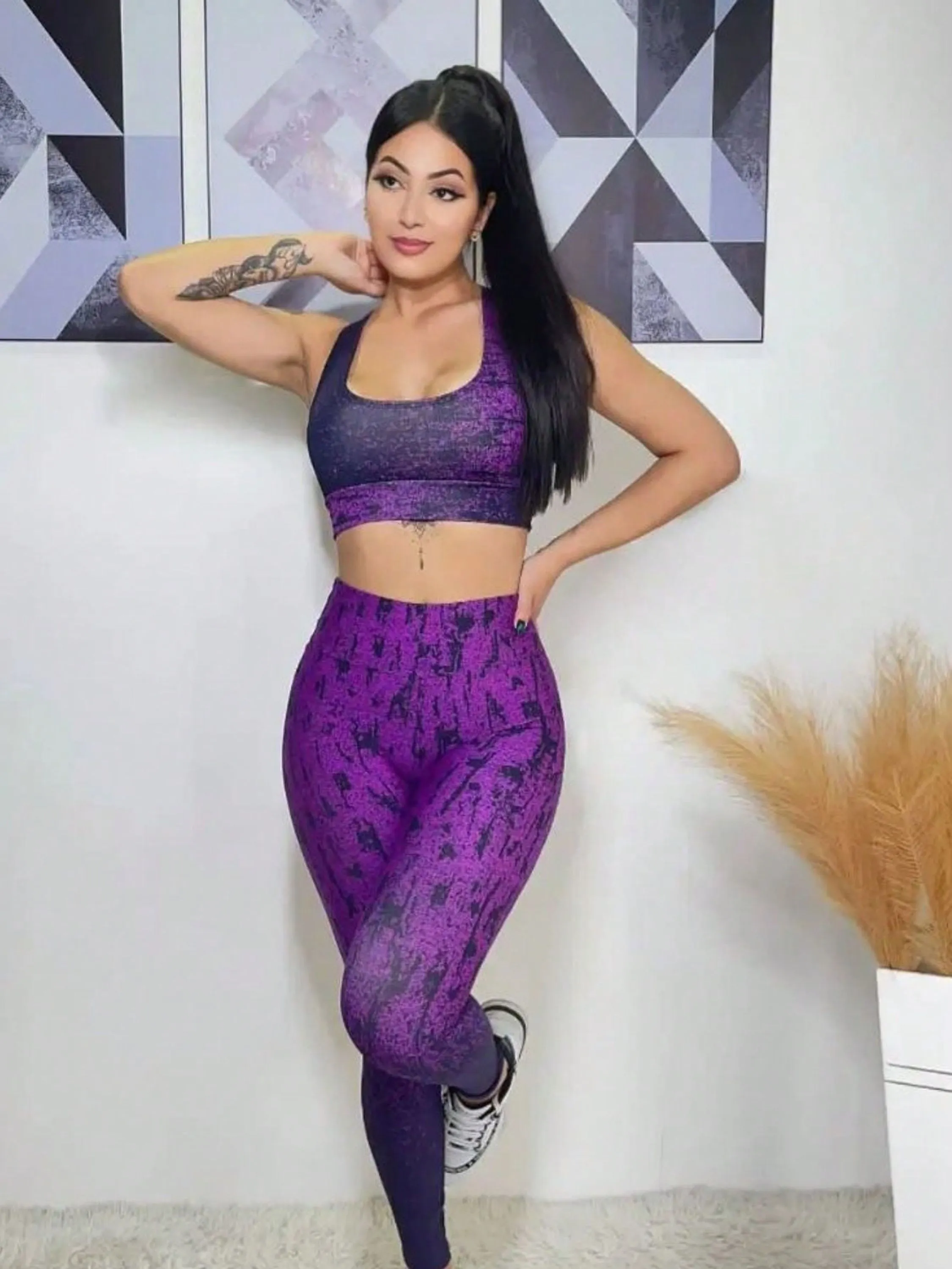 "Conjunto Fitness Feminino: Treine com Estilo e Conforto!"