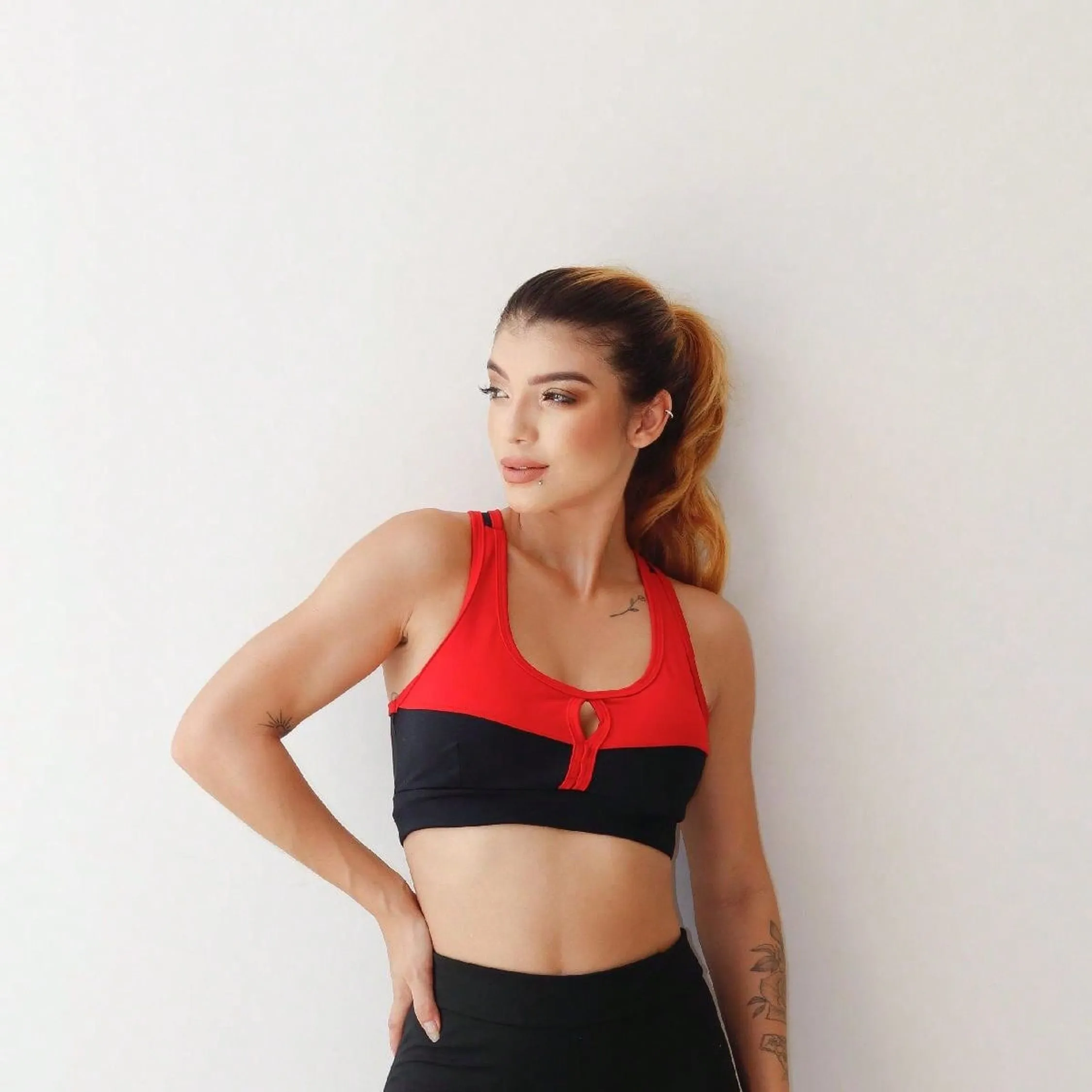 Moda na Musculação: Cropped Feminino Suplex Fitness - Seu Toque de Estilo no Treino de Força!"